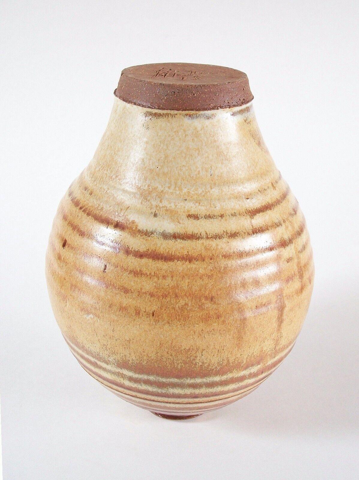 Vintage Wheel Thrown Studio Pottery Vase, Signed & Dated, Canada, Circa 1975 For Sale 3