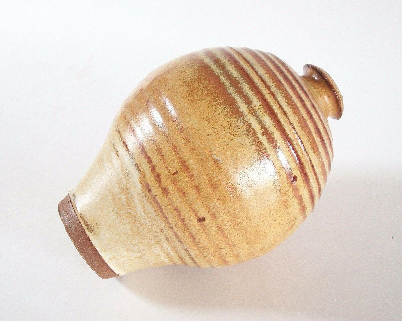 Vintage Wheel Thrown Studio Pottery Vase, Signed & Dated, Canada, Circa 1975 For Sale 4