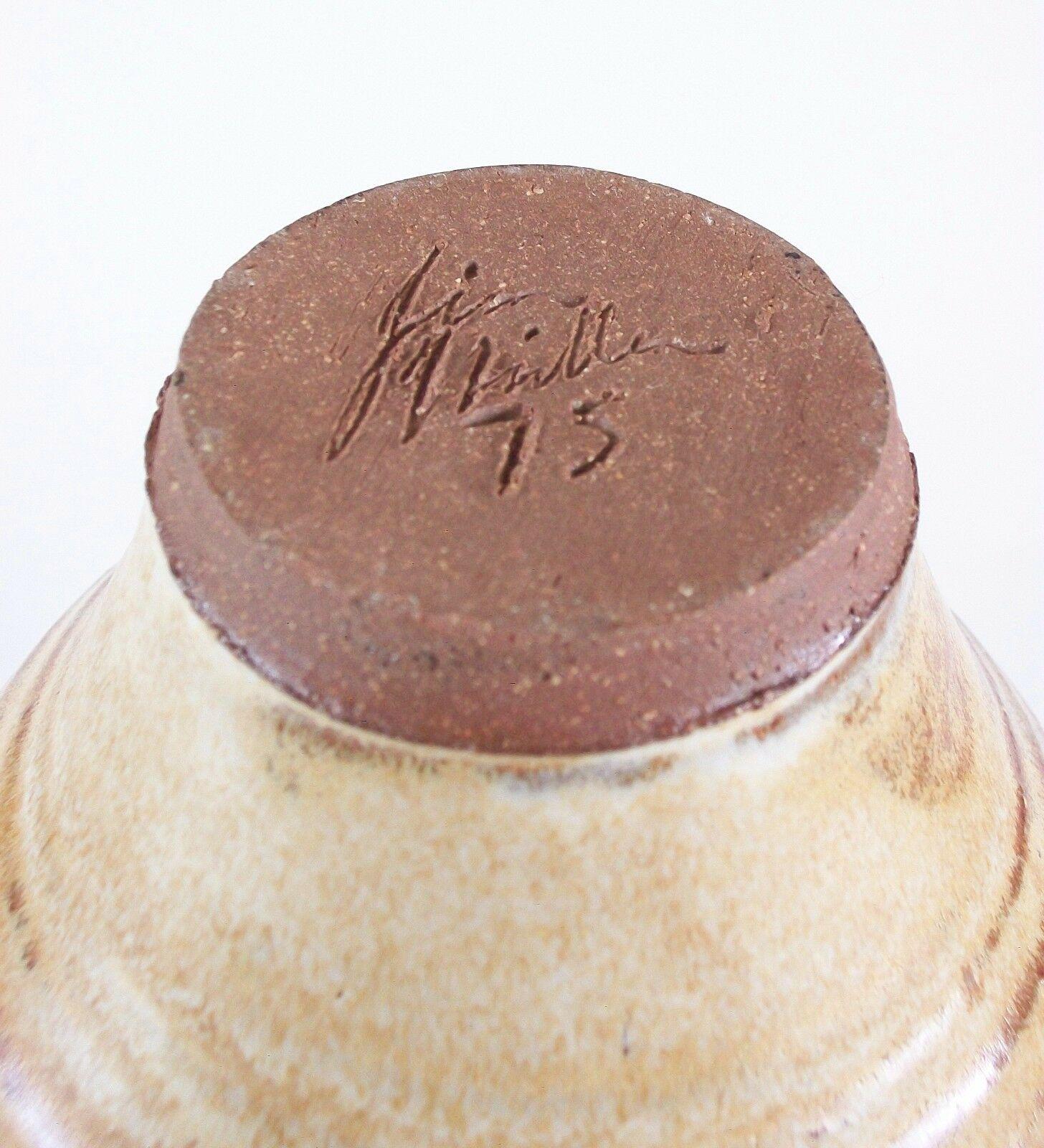Vintage-Vase aus gedrechselter Studio-Keramik – signiert und datiert – Kanada – um 1975 im Angebot 6