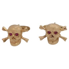 Vintage Whimsical 18k Yellow Gold Skull and Crossbones Cufflinks