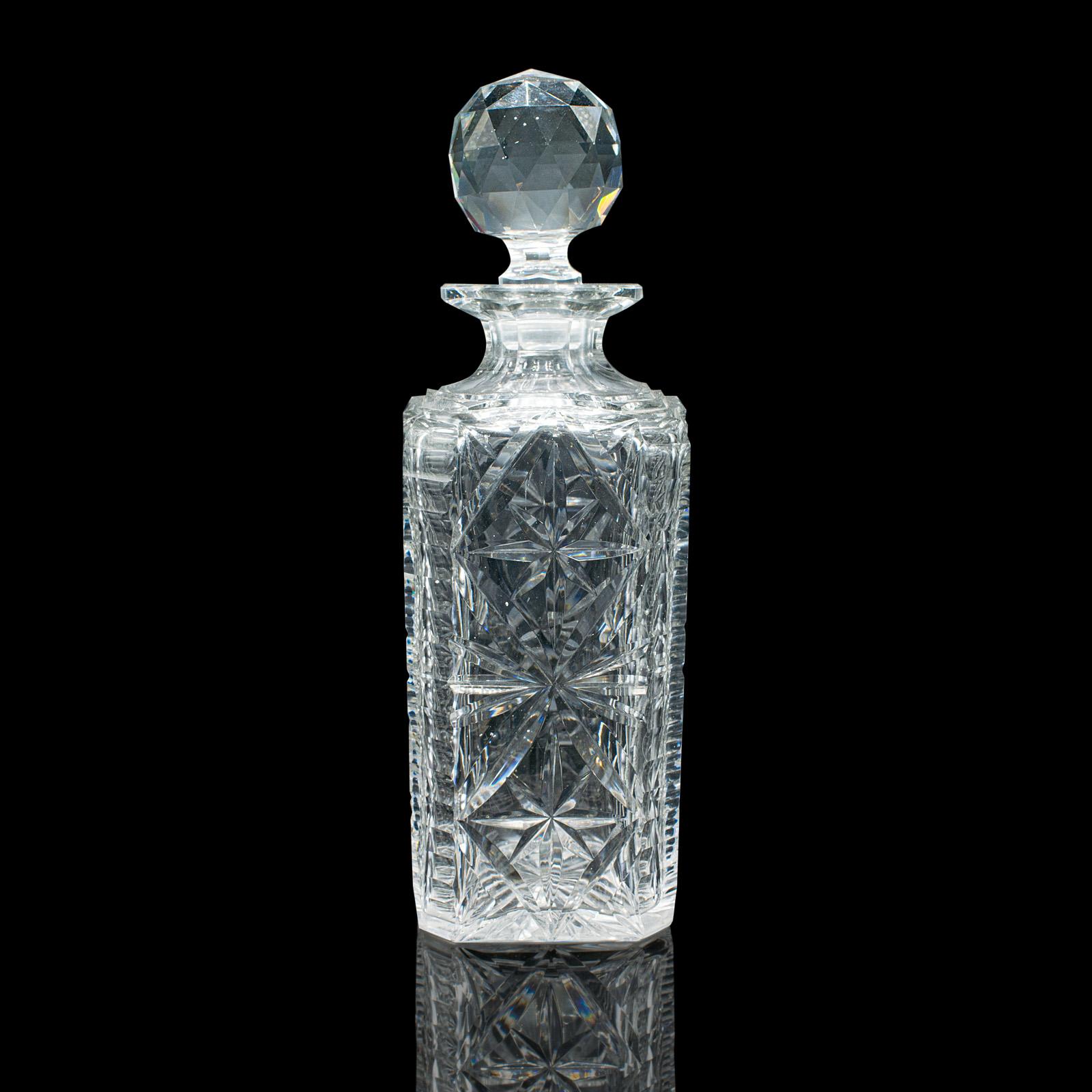 Vintage Whisky Dekanter, Englisch geschliffenes Glas, Bourbon, Scotch, Karaffe, Mitte des Jahrhunderts (Moderne der Mitte des Jahrhunderts) im Angebot