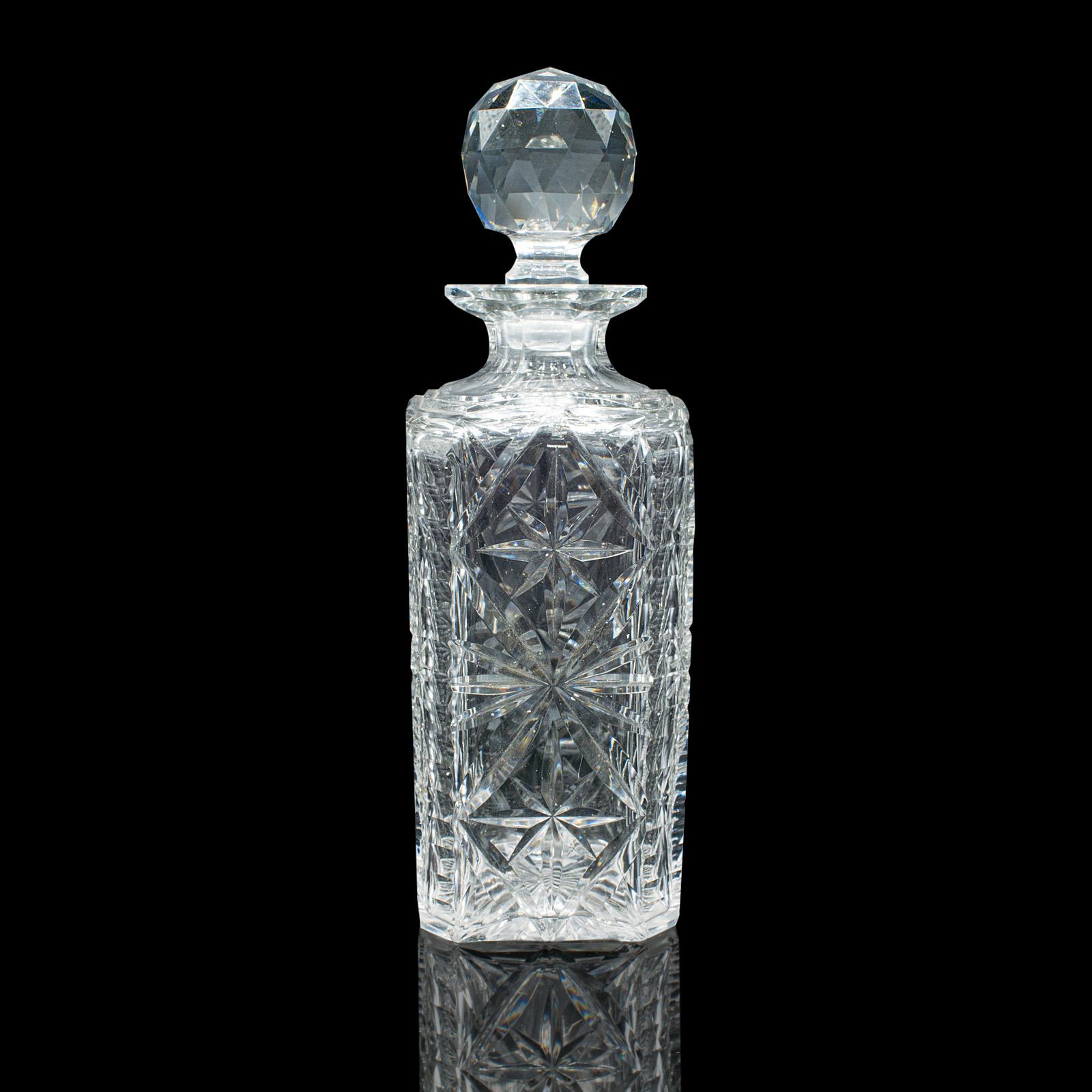 Vintage Whisky Dekanter, Englisch geschliffenes Glas, Bourbon, Scotch, Karaffe, Mitte des Jahrhunderts (Britisch) im Angebot