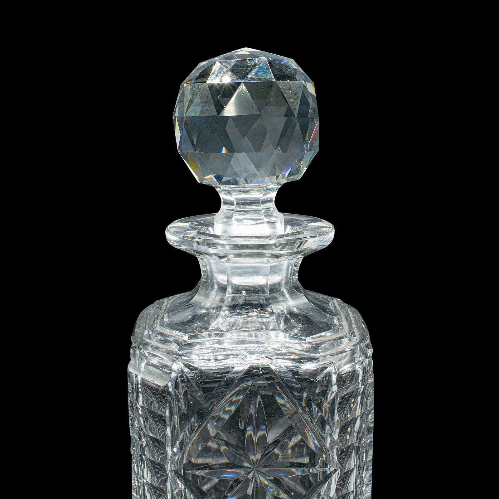 Vintage Whisky Dekanter, Englisch geschliffenes Glas, Bourbon, Scotch, Karaffe, Mitte des Jahrhunderts im Angebot 1