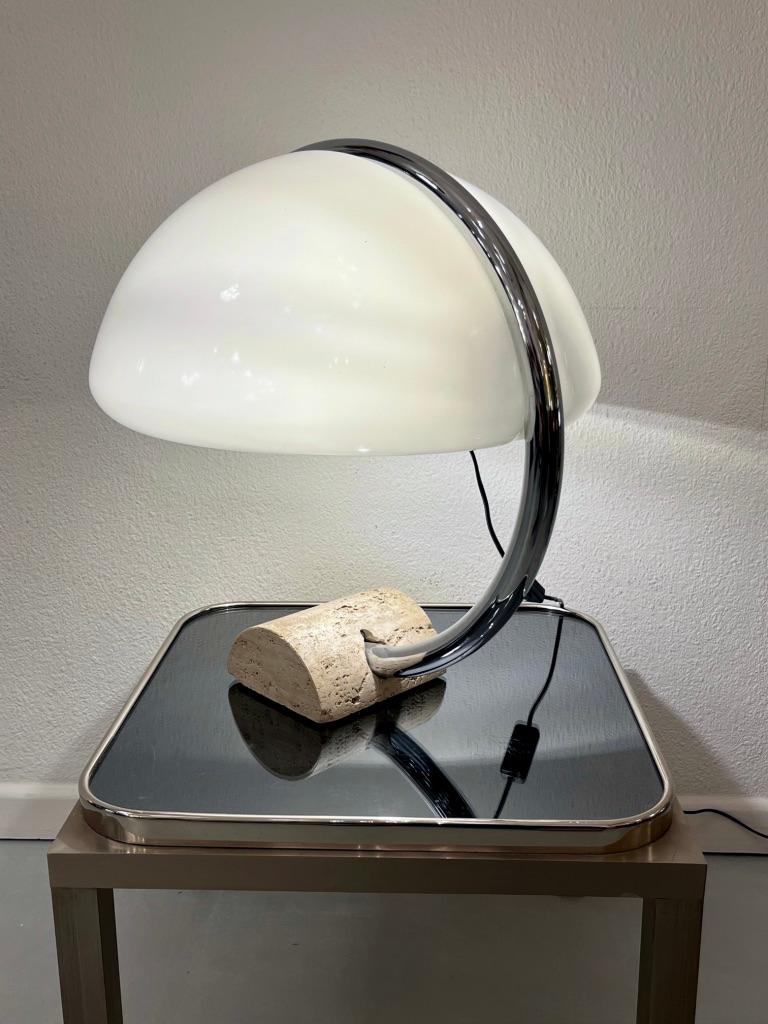 Vintage White Acrylic & Travertine Table Lampe by Elio Martinelli, Italy ca.1965 In Good Condition For Sale In Geneva, CH