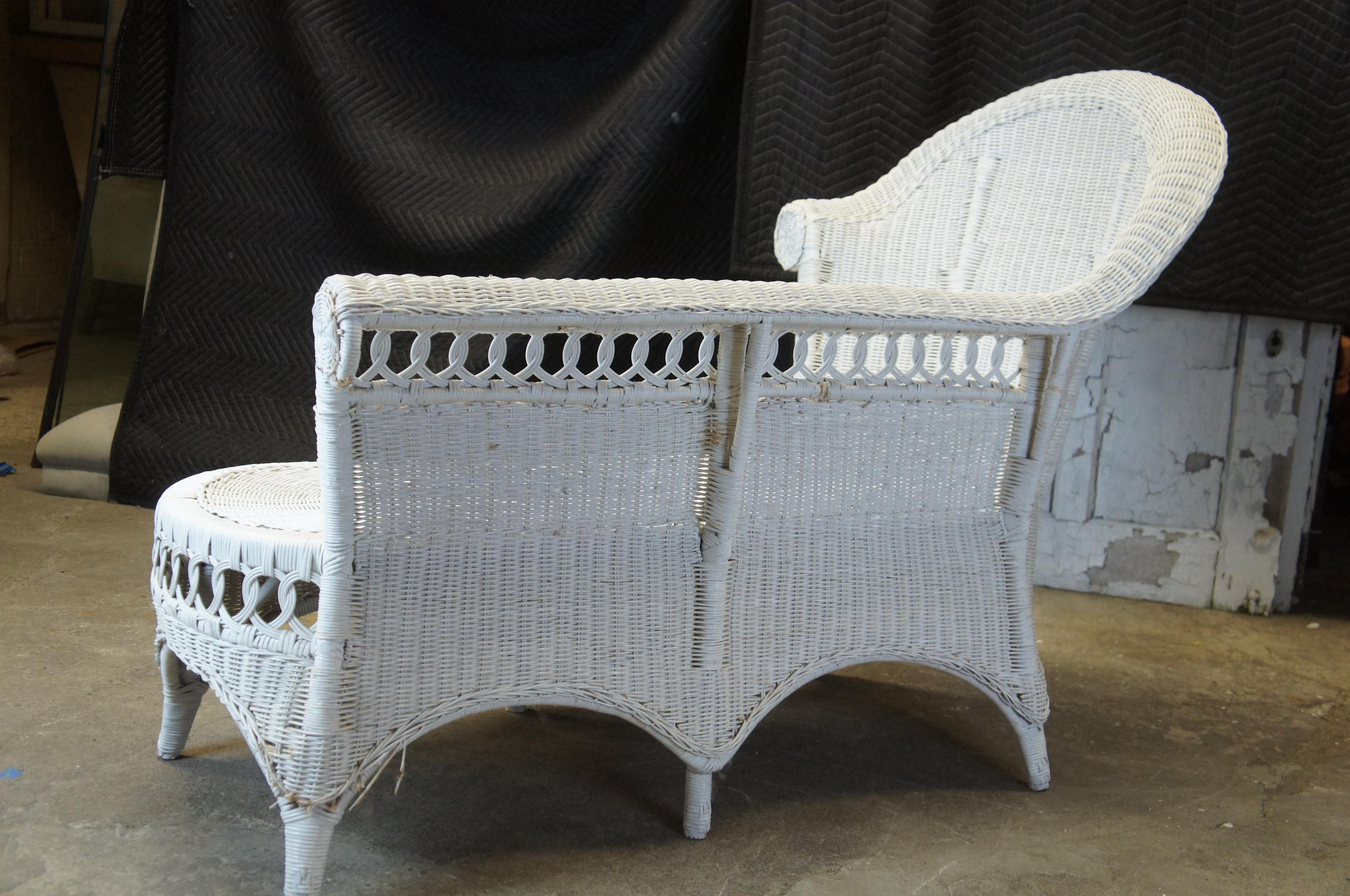 Vintage White American Wicker Rattan Chaise Lounge Chair Rolled Arm Boho Chic 1