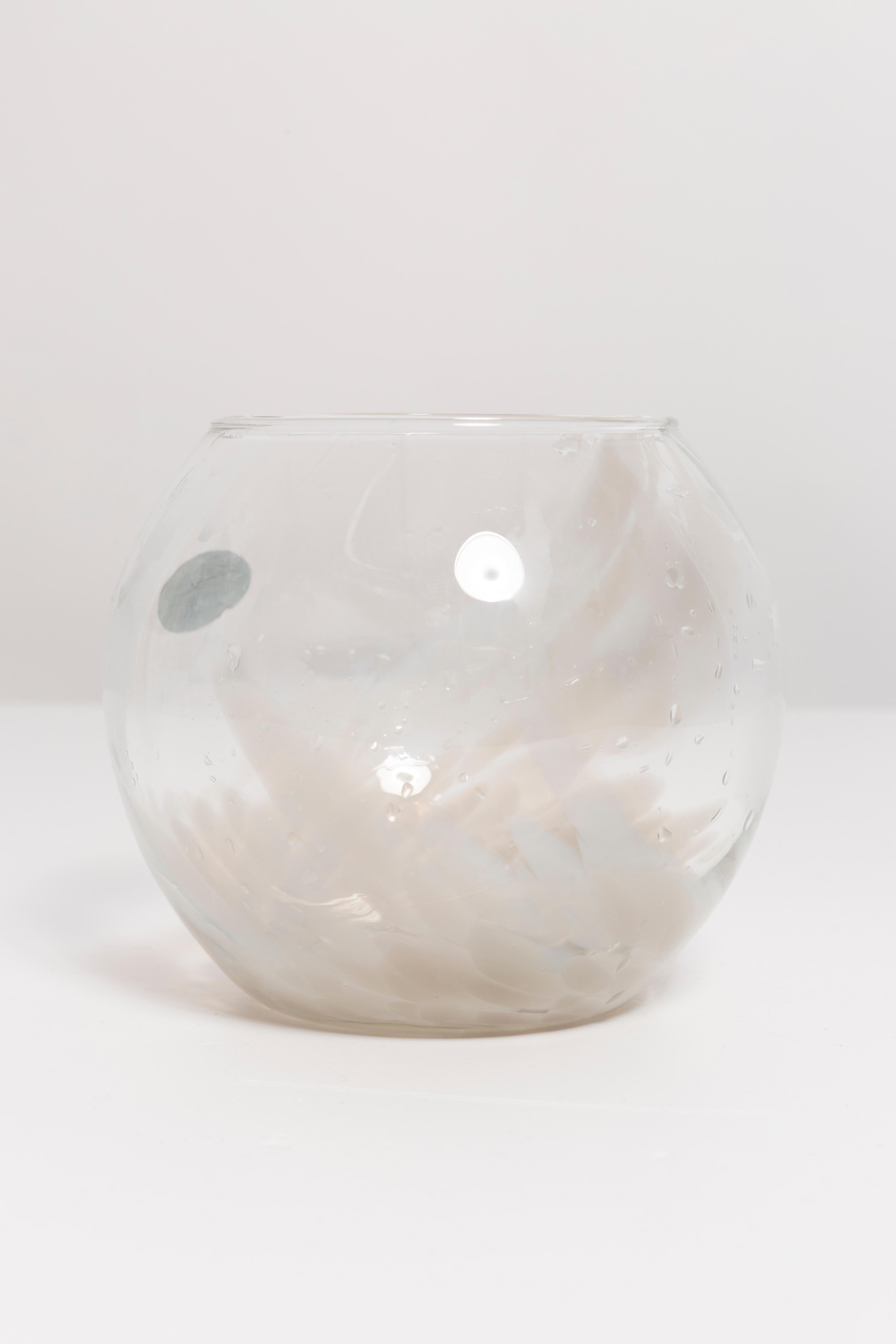 Mini vase décoratif vintage en verre de Murano blanc et beige, Italie, années 1960 Bon état - En vente à 05-080 Hornowek, PL