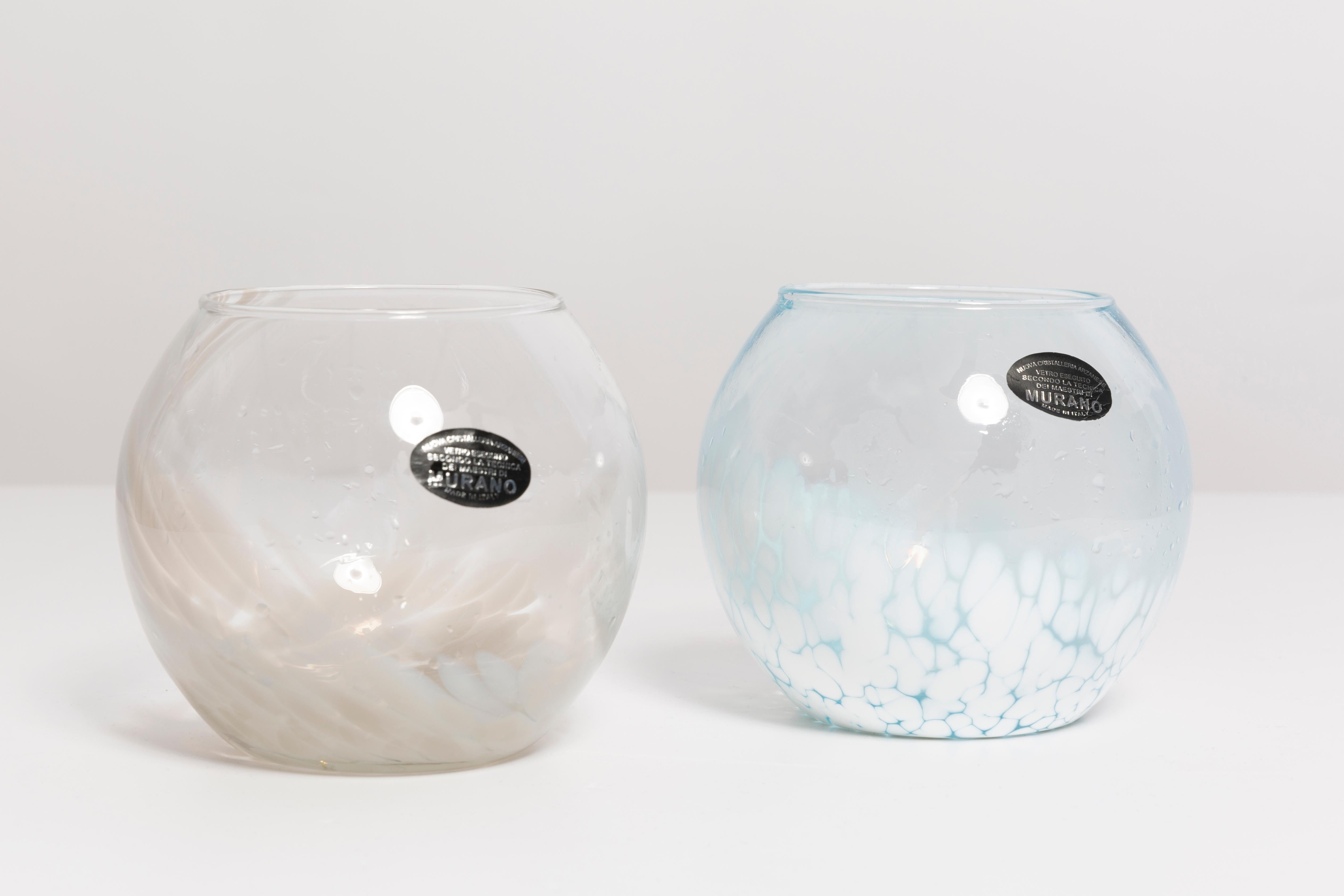 Dekorative Mini-Vase aus Muranoglas in Weiß und Beige, Italien, 1960er Jahre im Angebot 1