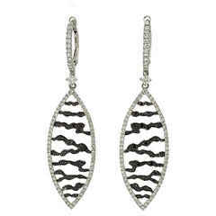 Pendants d'oreilles vintage en or blanc 18 carats avec diamants blancs et noirs