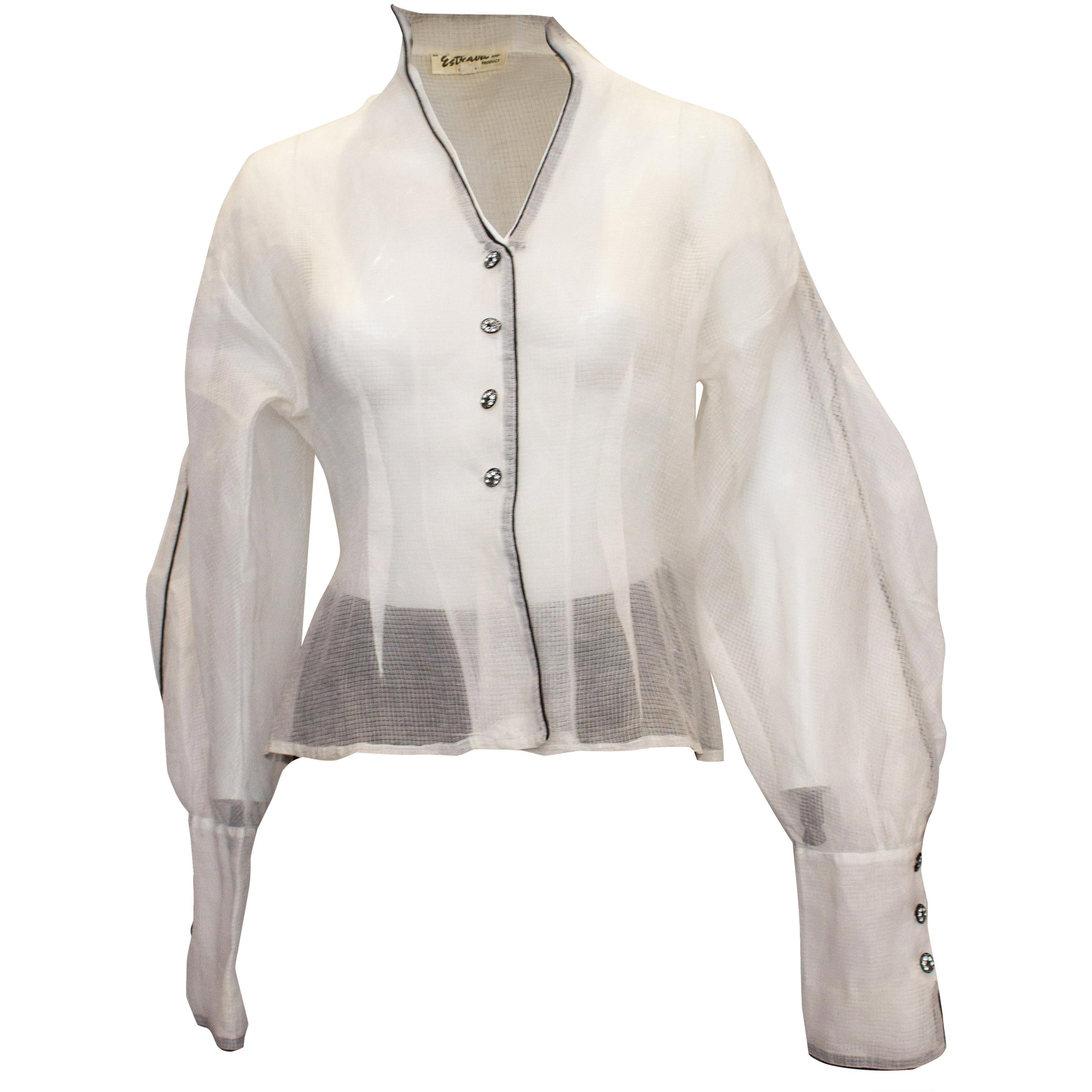 Vieille chemise blanche et noire Estrava