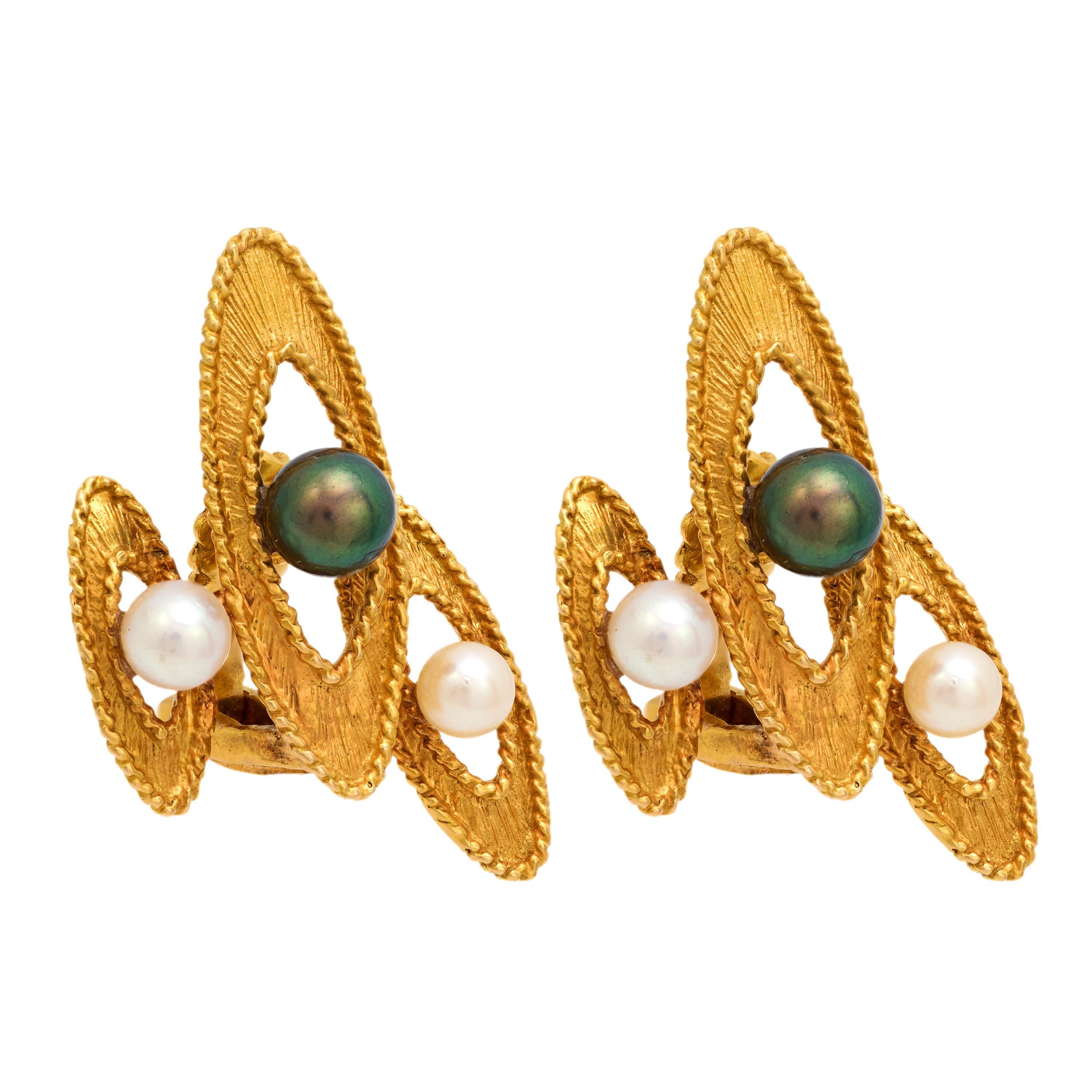 Moderno Orecchini a clip d'epoca in oro giallo 18k con perle bianche e nere in vendita