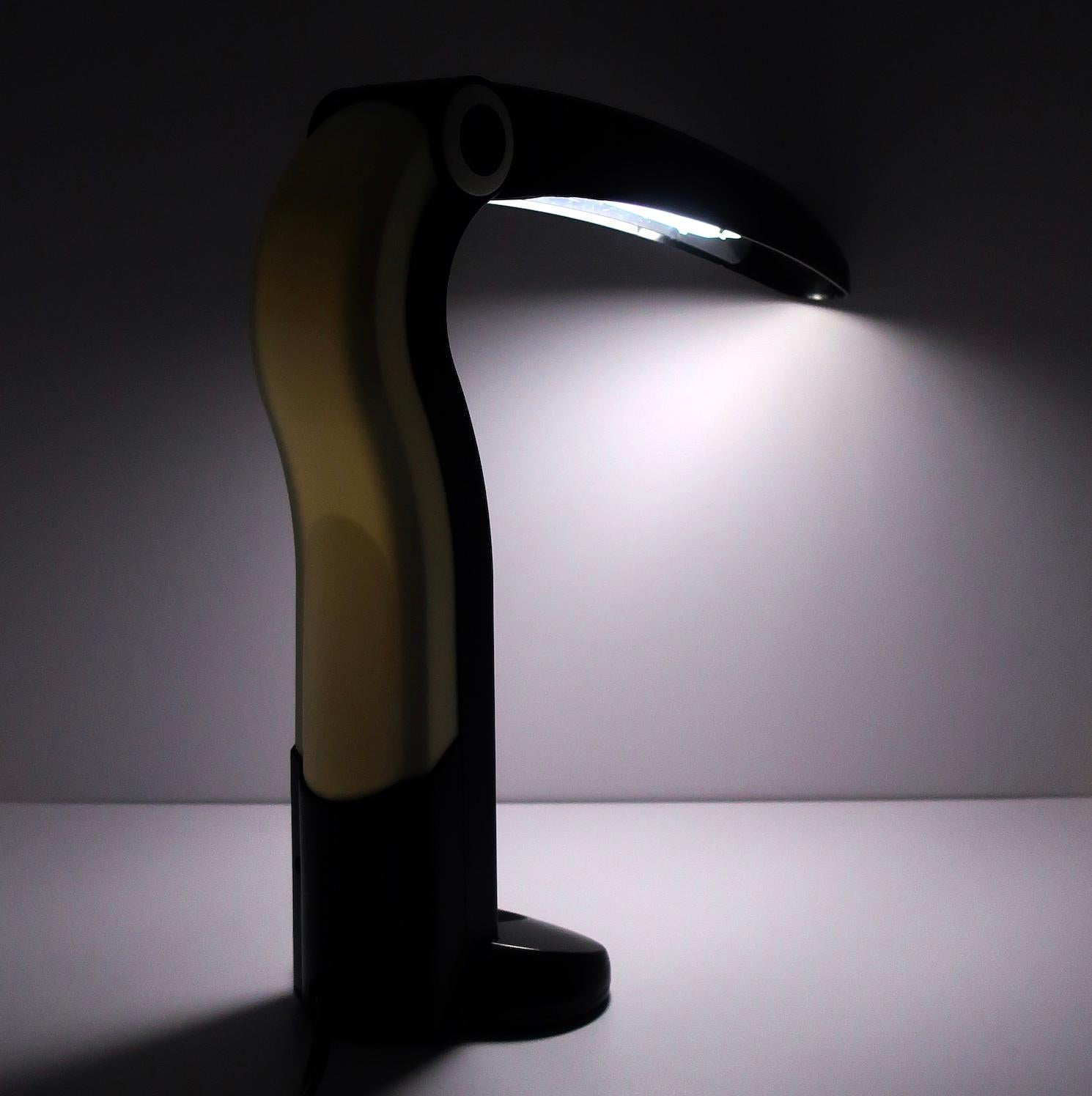 Vintage White and Black Toucan Folding Desk Lamp In Good Condition For Sale In Brooklyn, NY
