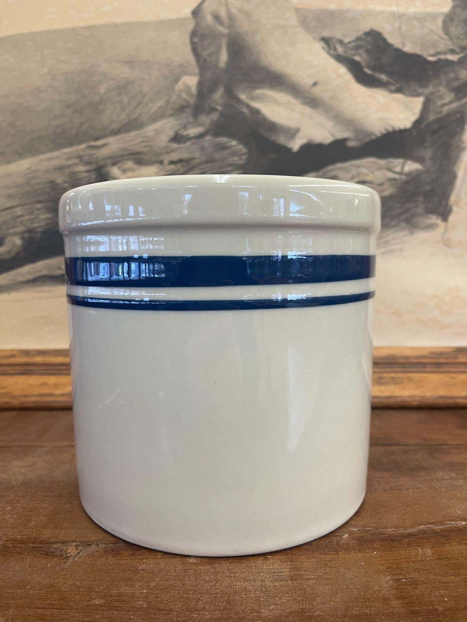 Vintage White and Blue Colored Ceramic Jar. In Good Condition For Sale In Seattle, WA
