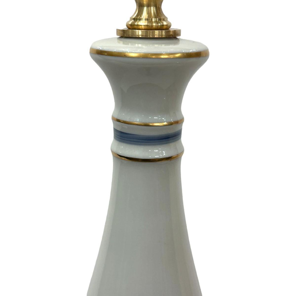Lámpara vintage de porcelana blanca y azul Francés en venta