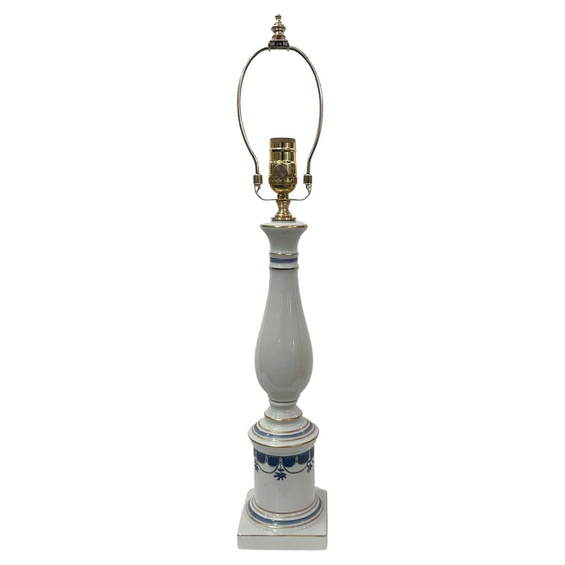 Vintage Weiß und Blau Porzellan Lampe