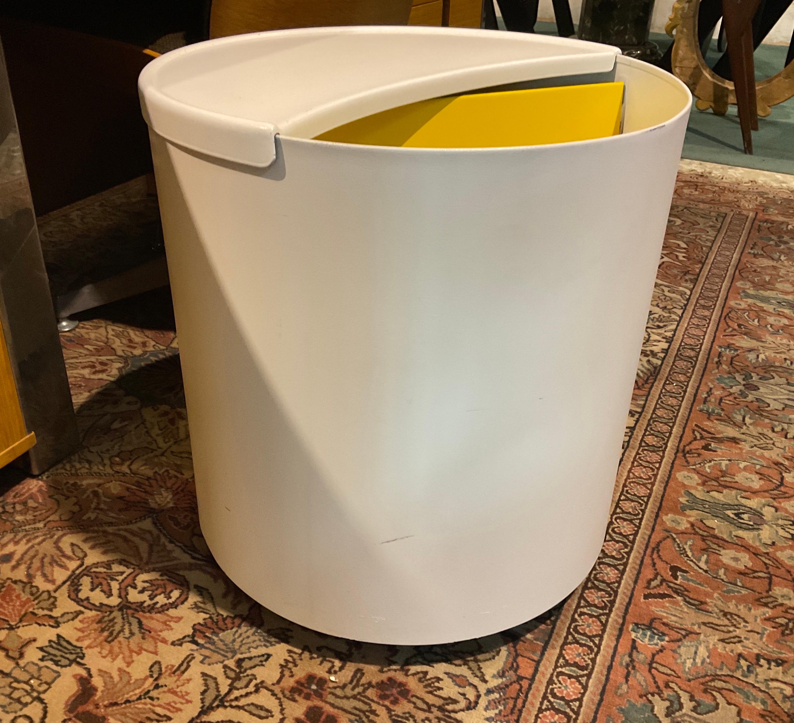 Vintage White and white Robo side table by Joe Colombo for Elco 1970s 2