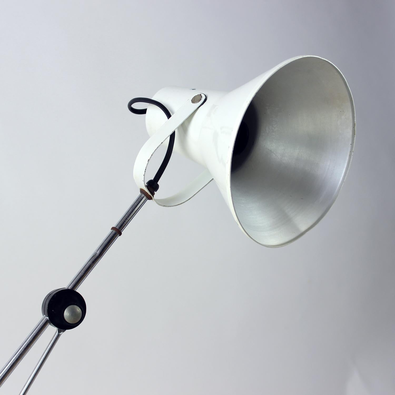 Lampe de bureau d'architecte vintage blanche avec système à vis Wechselstrom, Allemagne en vente 2