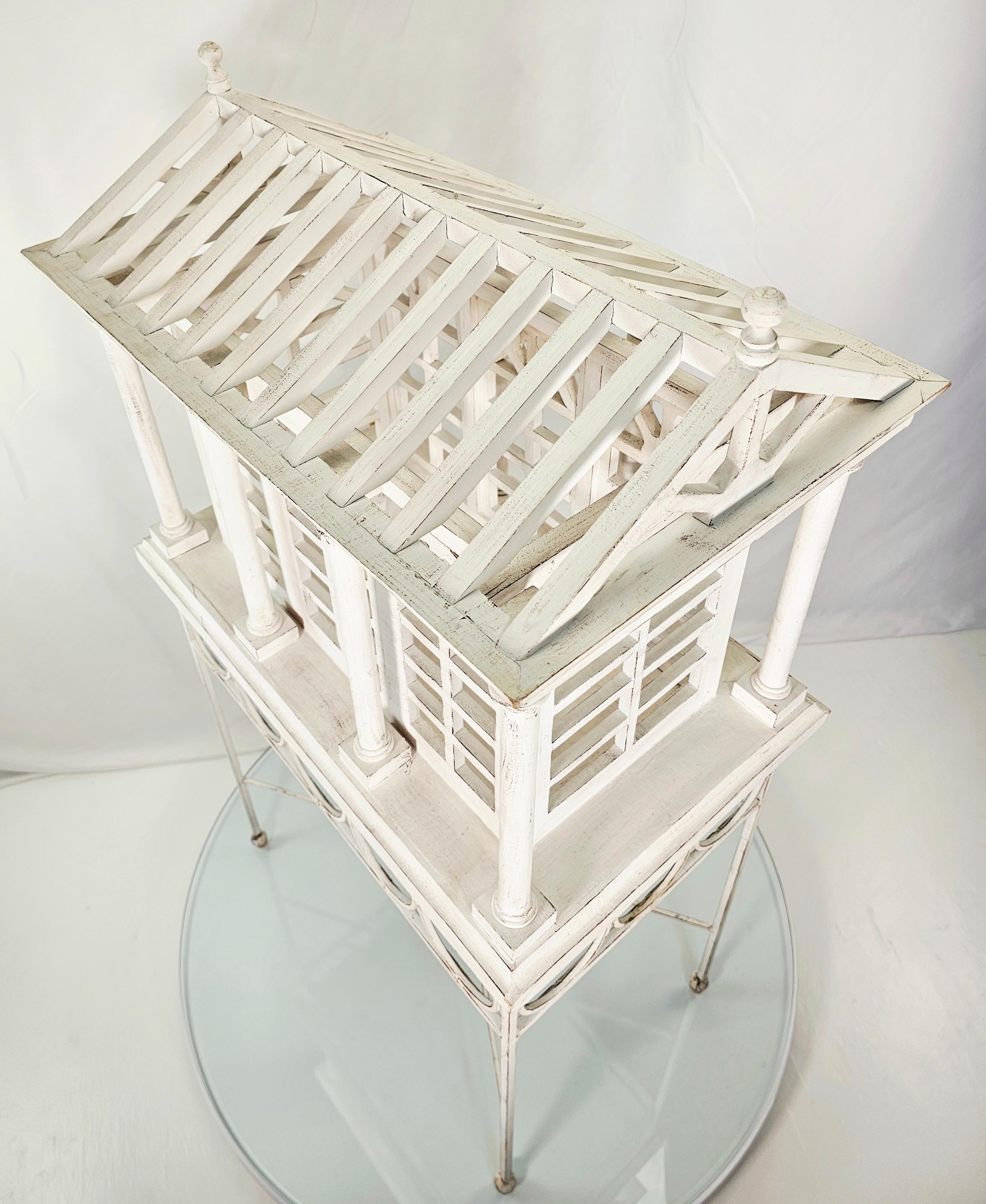 Terrario/jaula arquitectónico blanco vintage en venta 3
