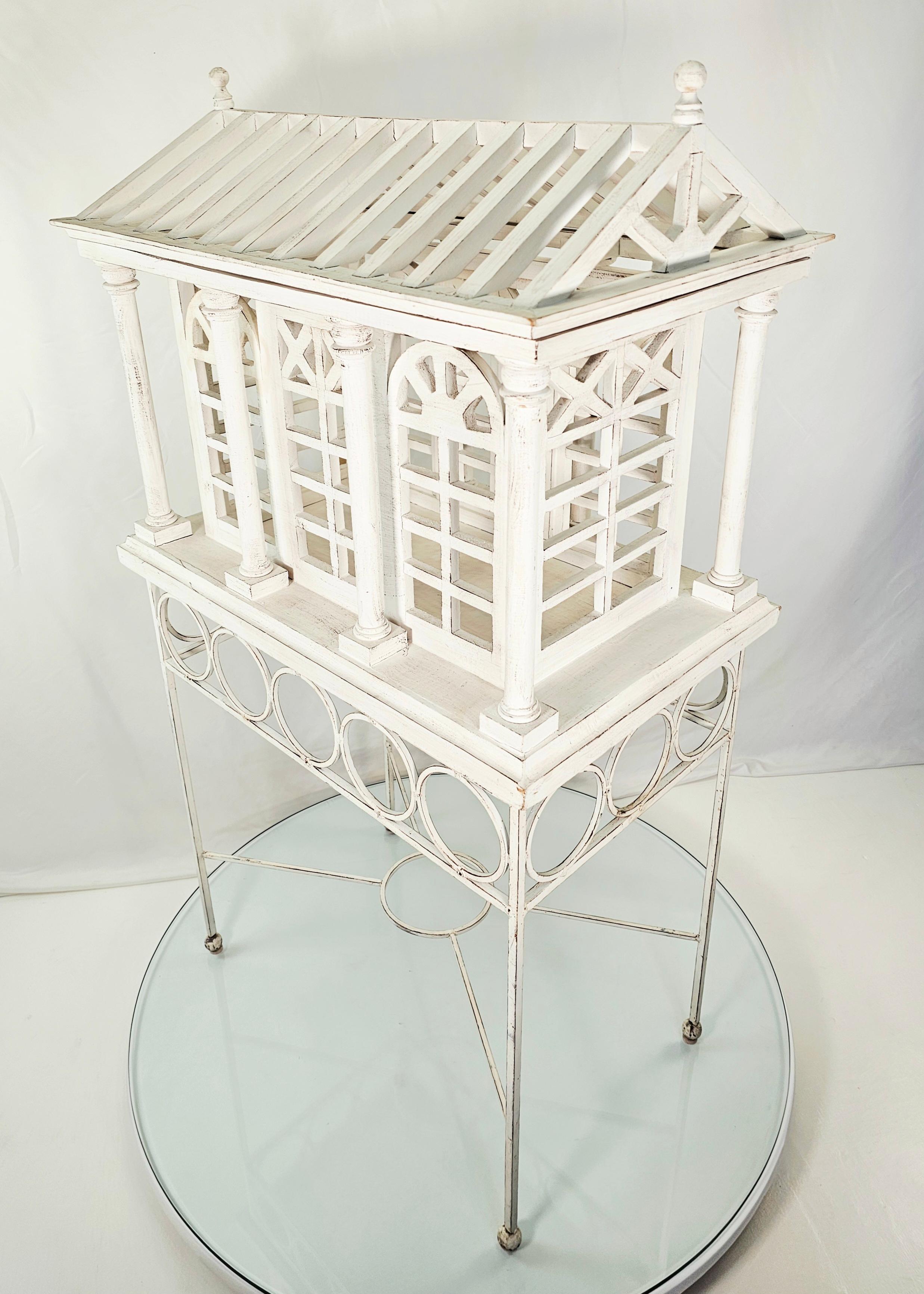 Terrario/jaula arquitectónico blanco vintage clásico estadounidense en venta
