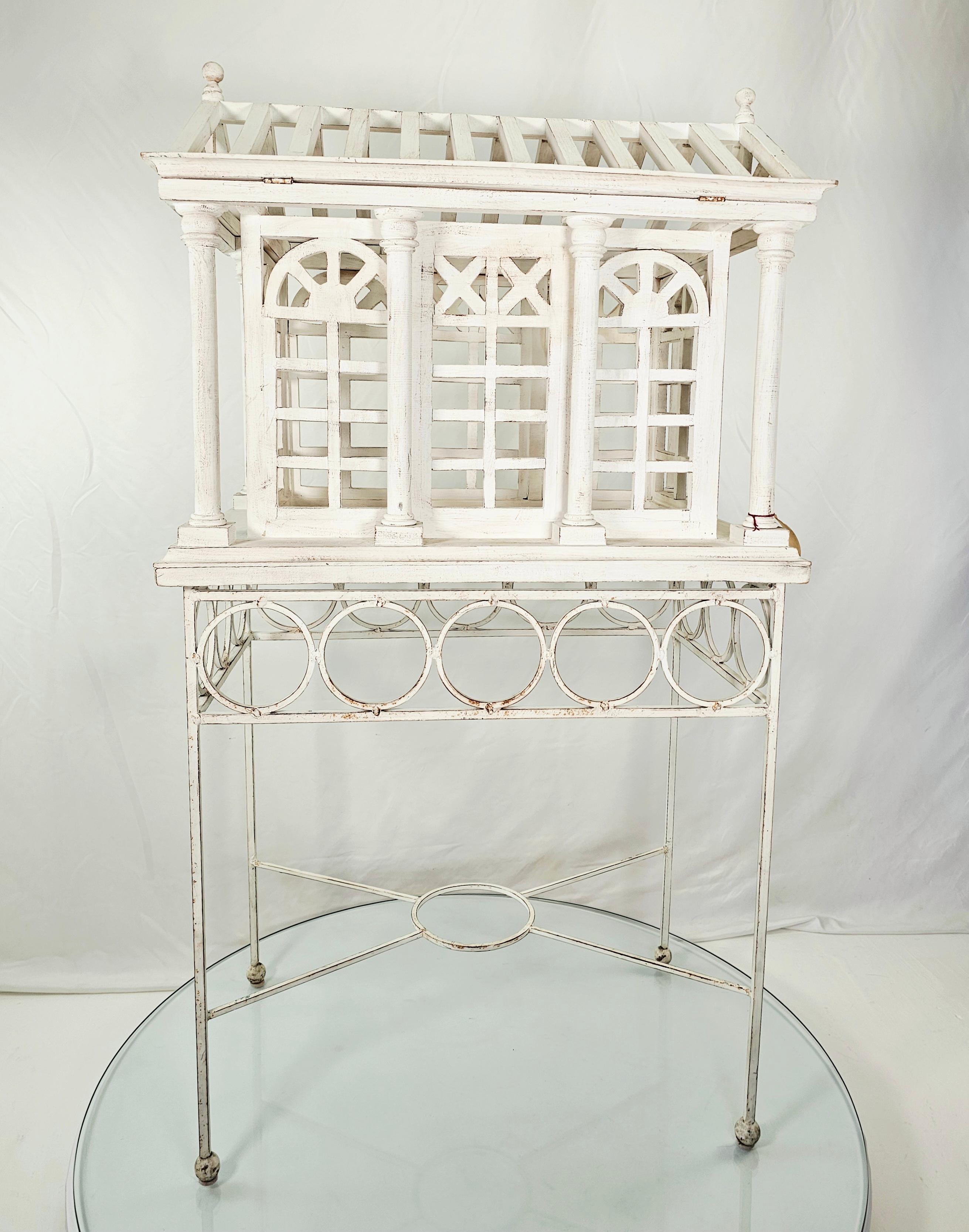 Terrario/jaula arquitectónico blanco vintage Soldado en venta