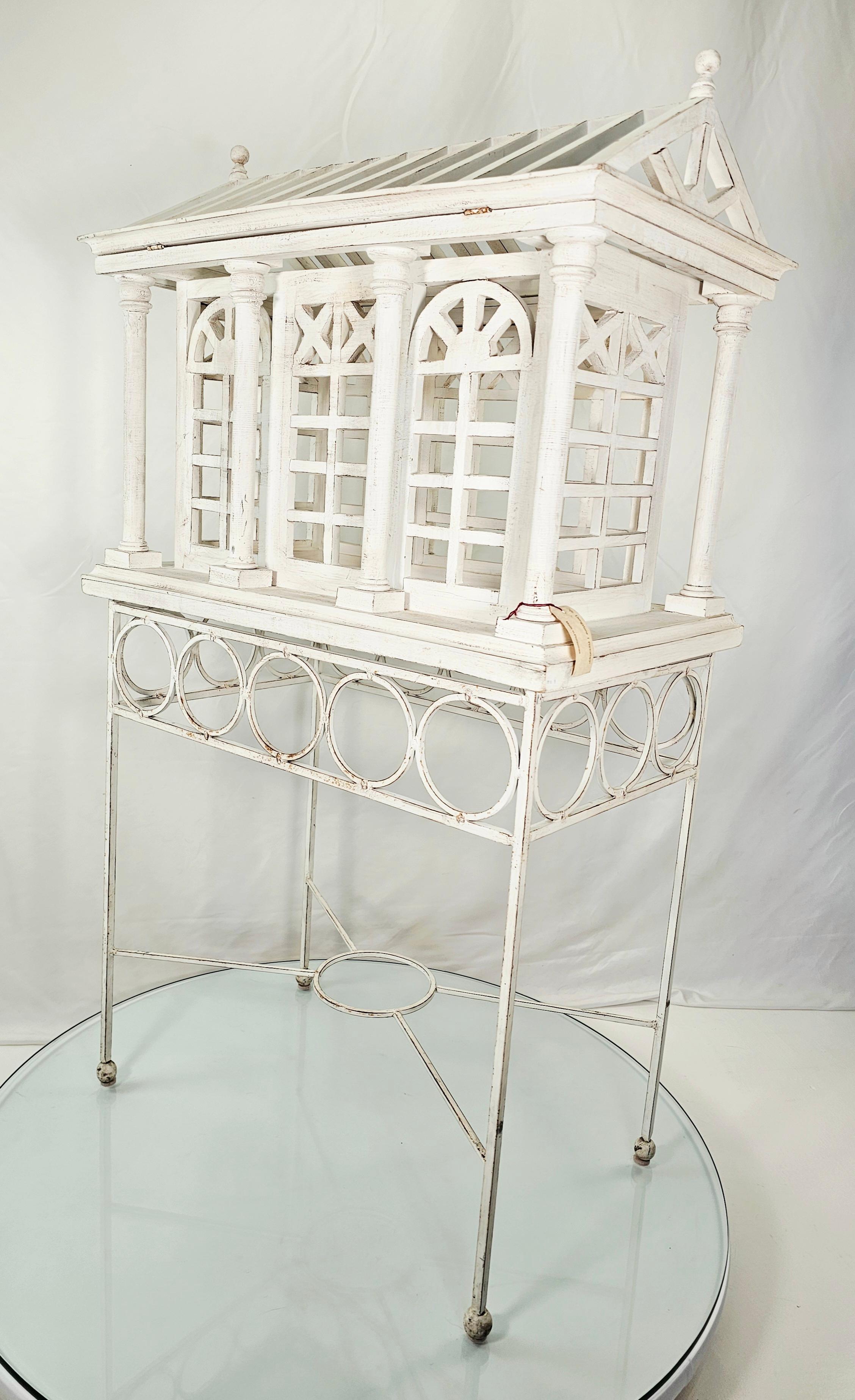 Terrario/jaula arquitectónico blanco vintage en Bueno estado para la venta en Waxahachie, TX