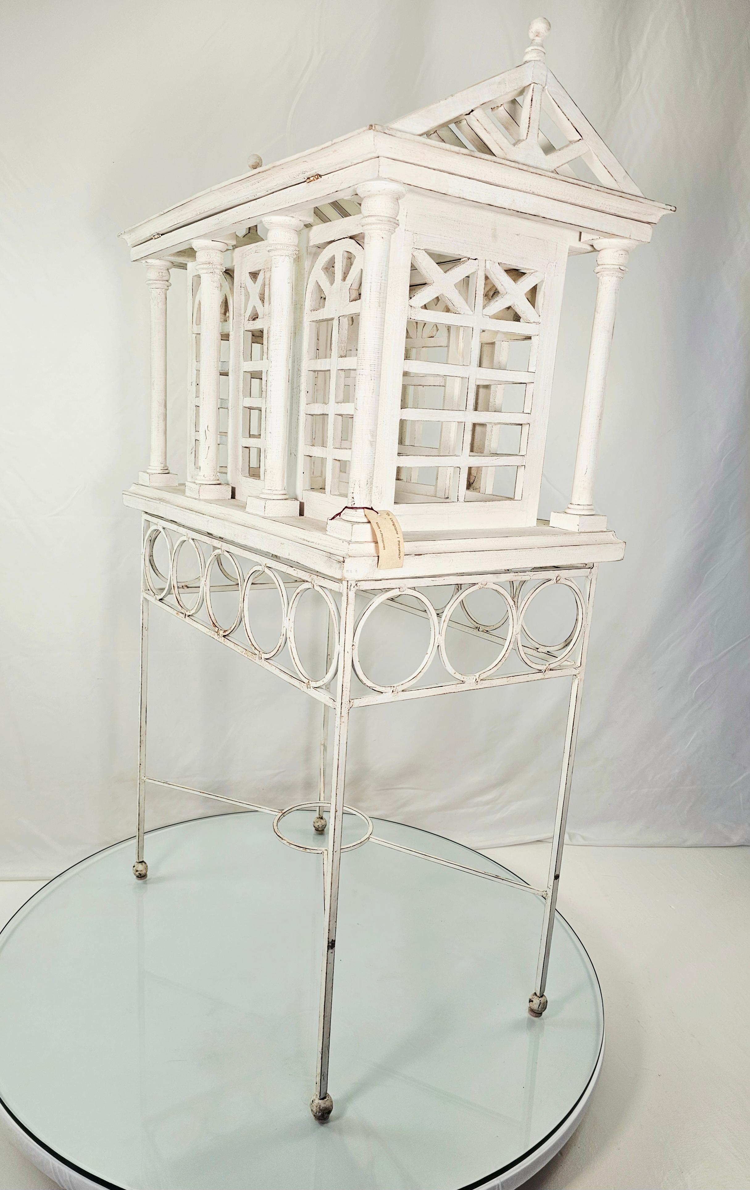 Terrario/jaula arquitectónico blanco vintage siglo XX en venta