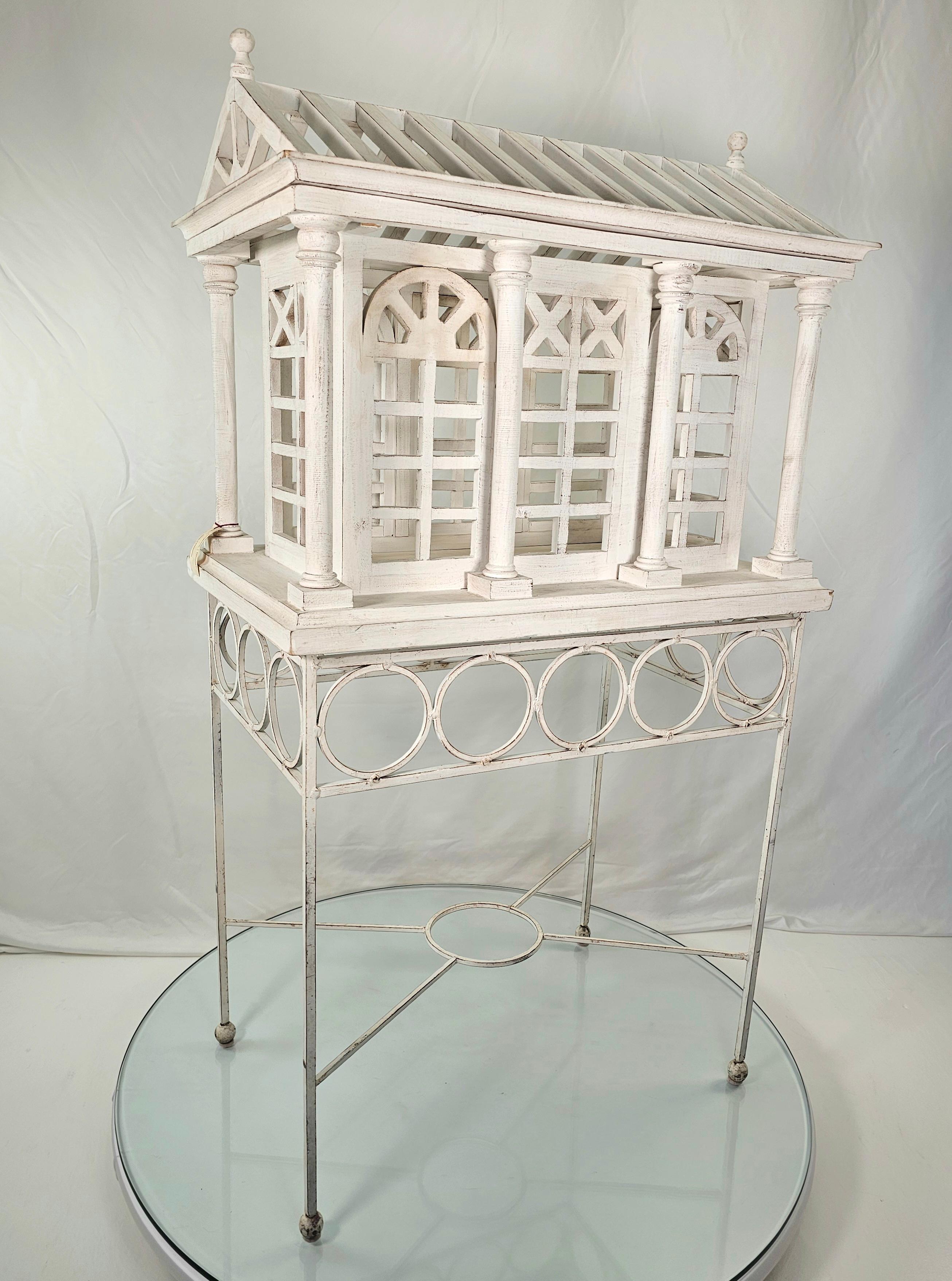 Terrario/jaula arquitectónico blanco vintage en venta 1