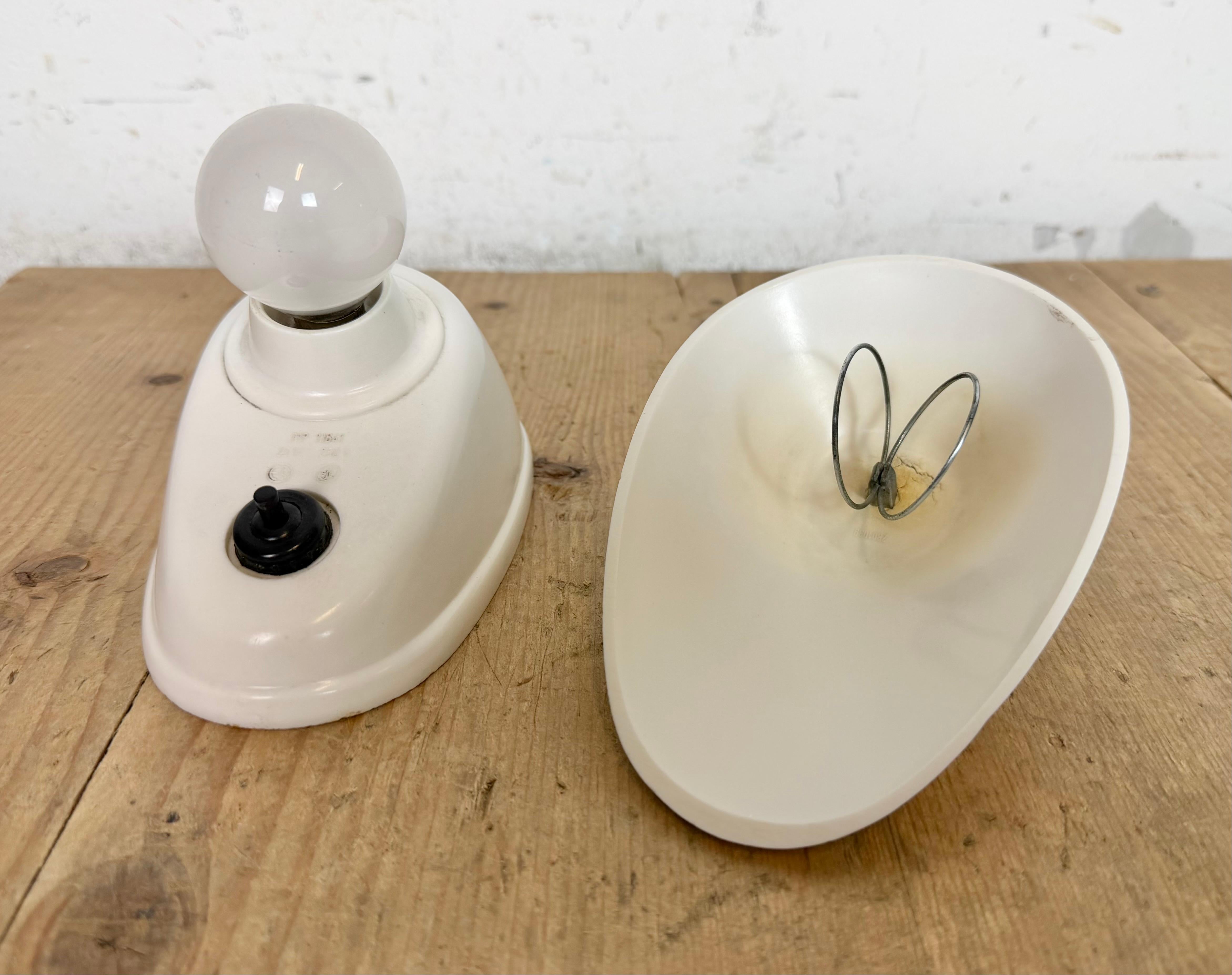 Lampe de table vintage en bakélite blanche d'Elektrosvit, années 1950 en vente 12