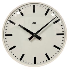Vintage-Wanduhr aus weißem Bakelit von ESMI, 1980er Jahre