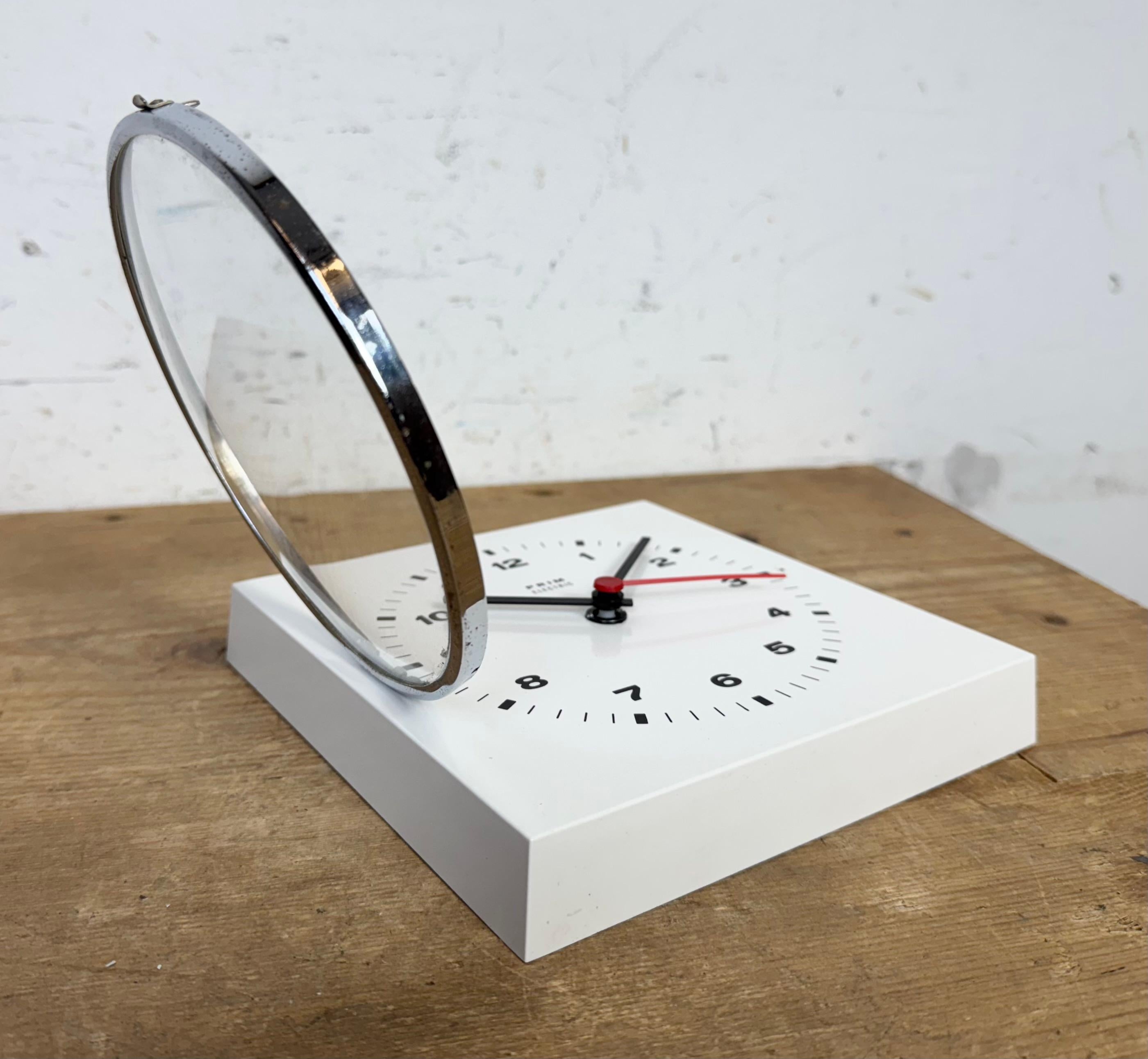 Horloge murale en bakélite blanche Prim, années 1970 10