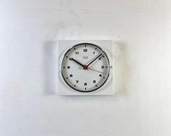 Reloj de pared vintage de baquelita blanca de Prim, años 70