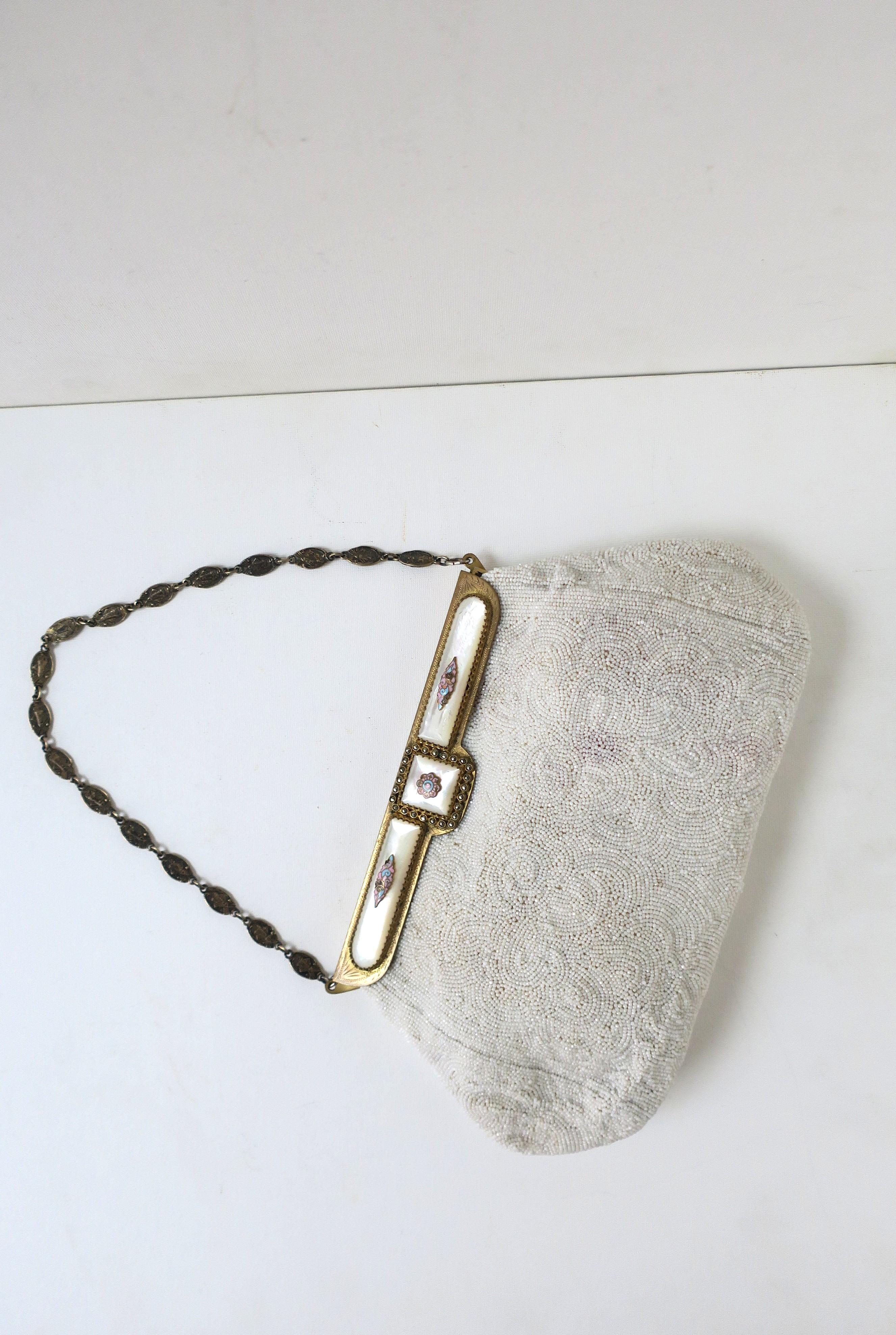 Européen Sac à main vintage perlé blanc en vente
