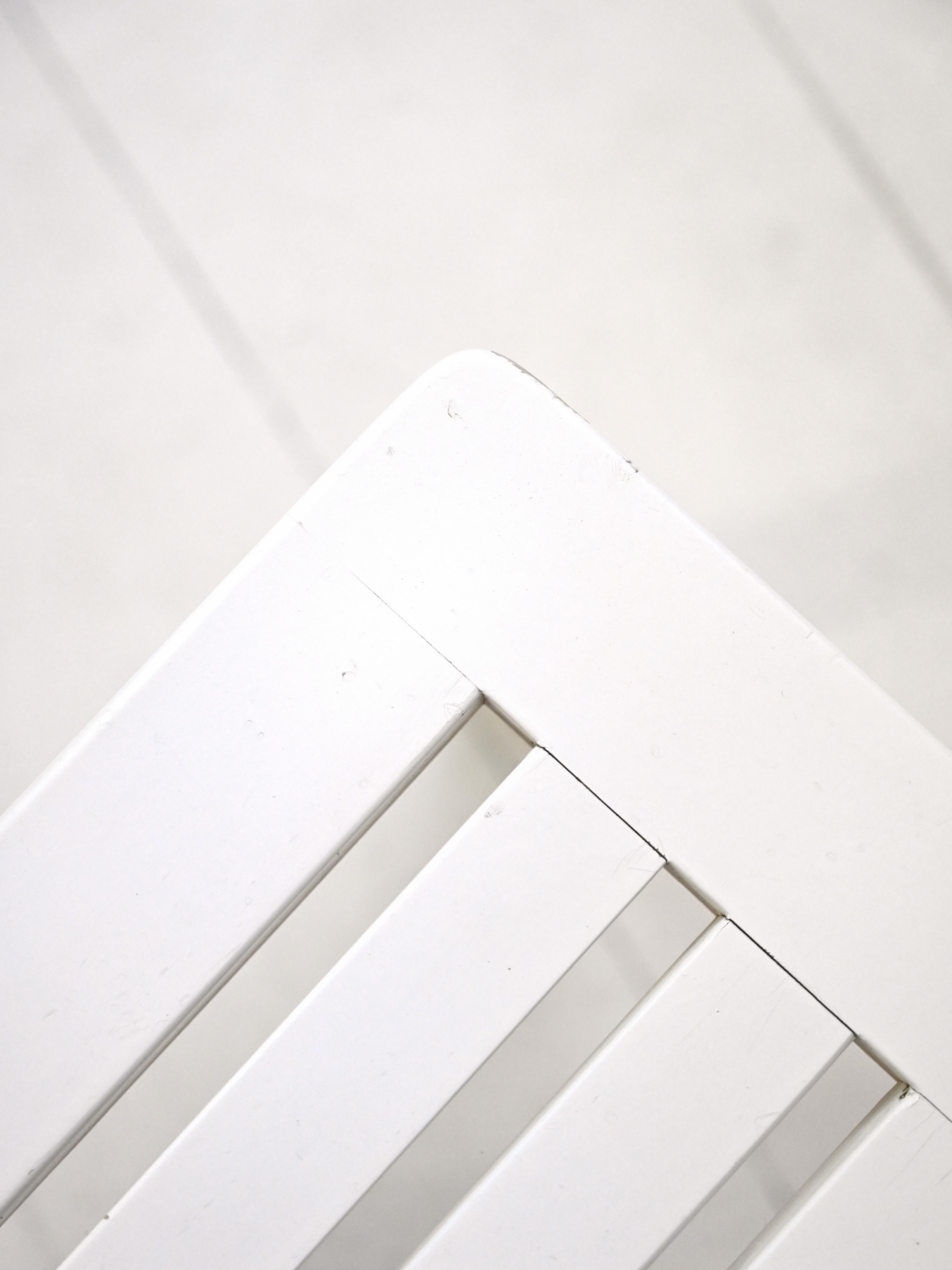 Vintage White Bench by Designer Alvar Aalto In Good Condition For Sale In Brescia, IT