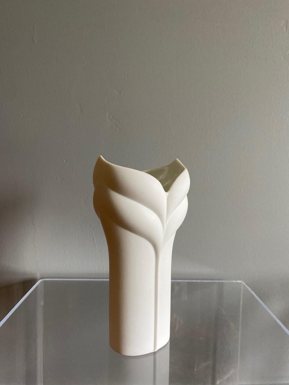 Allemand Vase bisque Op Art vintage blanc par Uta Feyl pour Rosenthal en vente