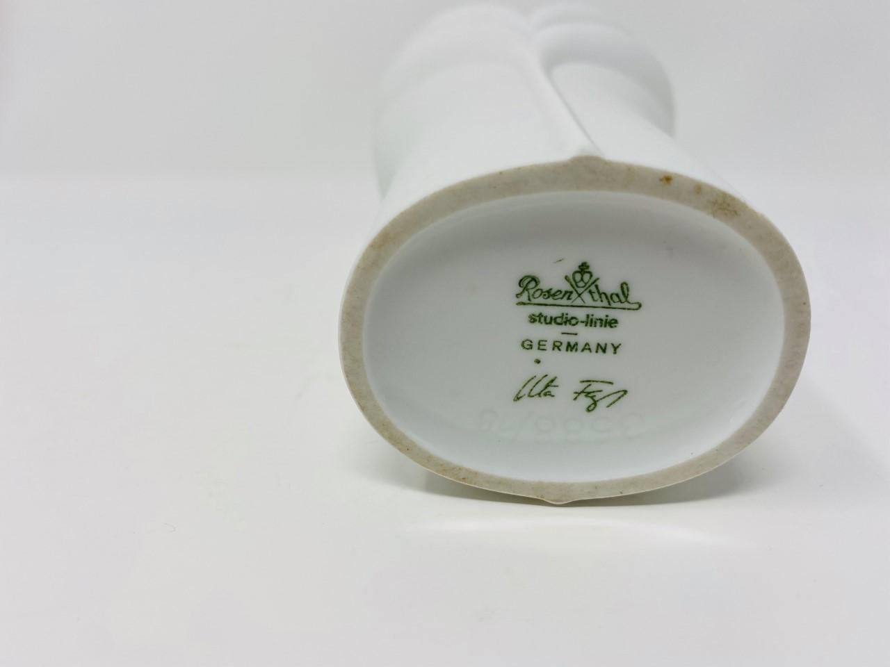 Céramique Vase bisque Op Art vintage blanc par Uta Feyl pour Rosenthal en vente