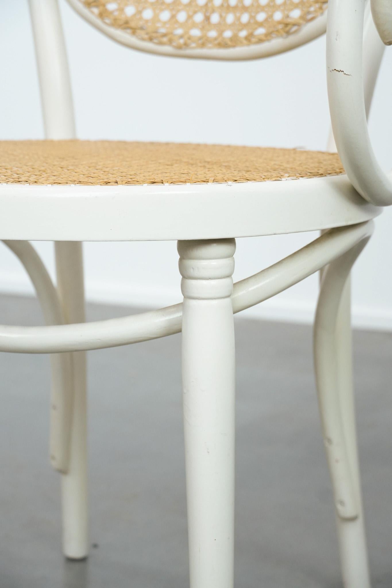 Vintage white bistro chair with armrests in Thonet style im Angebot 4