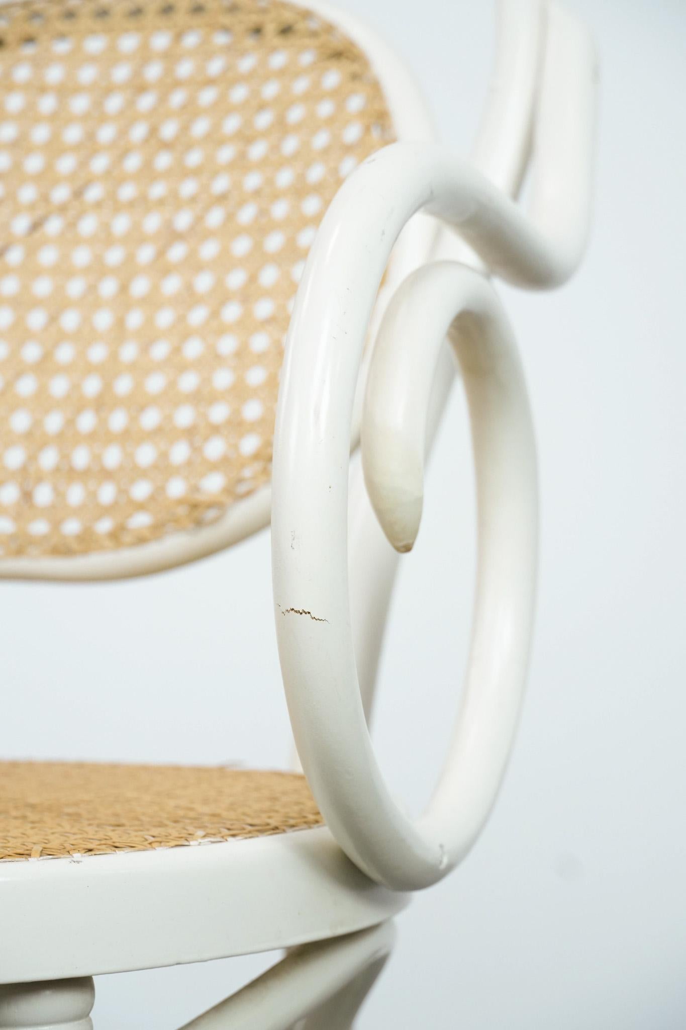 Vintage white bistro chair with armrests in Thonet style im Angebot 5