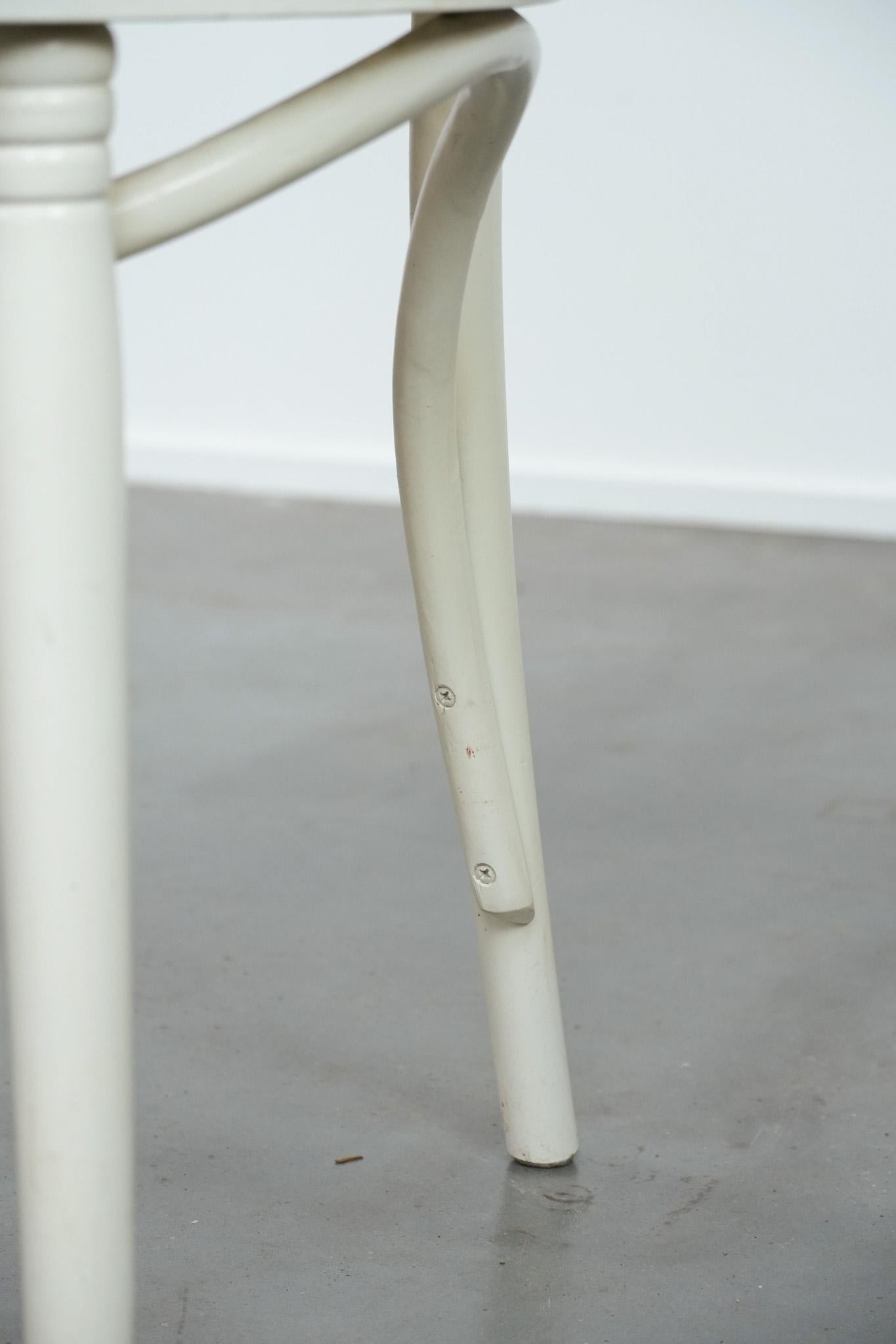 Vintage white bistro chair with armrests in Thonet style im Angebot 6