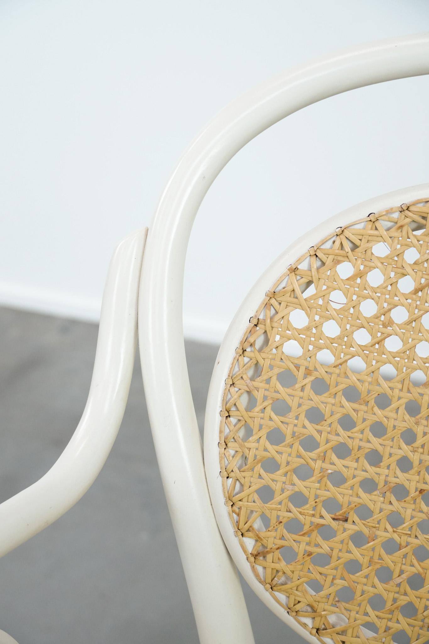 Vintage white bistro chair with armrests in Thonet style im Angebot 2
