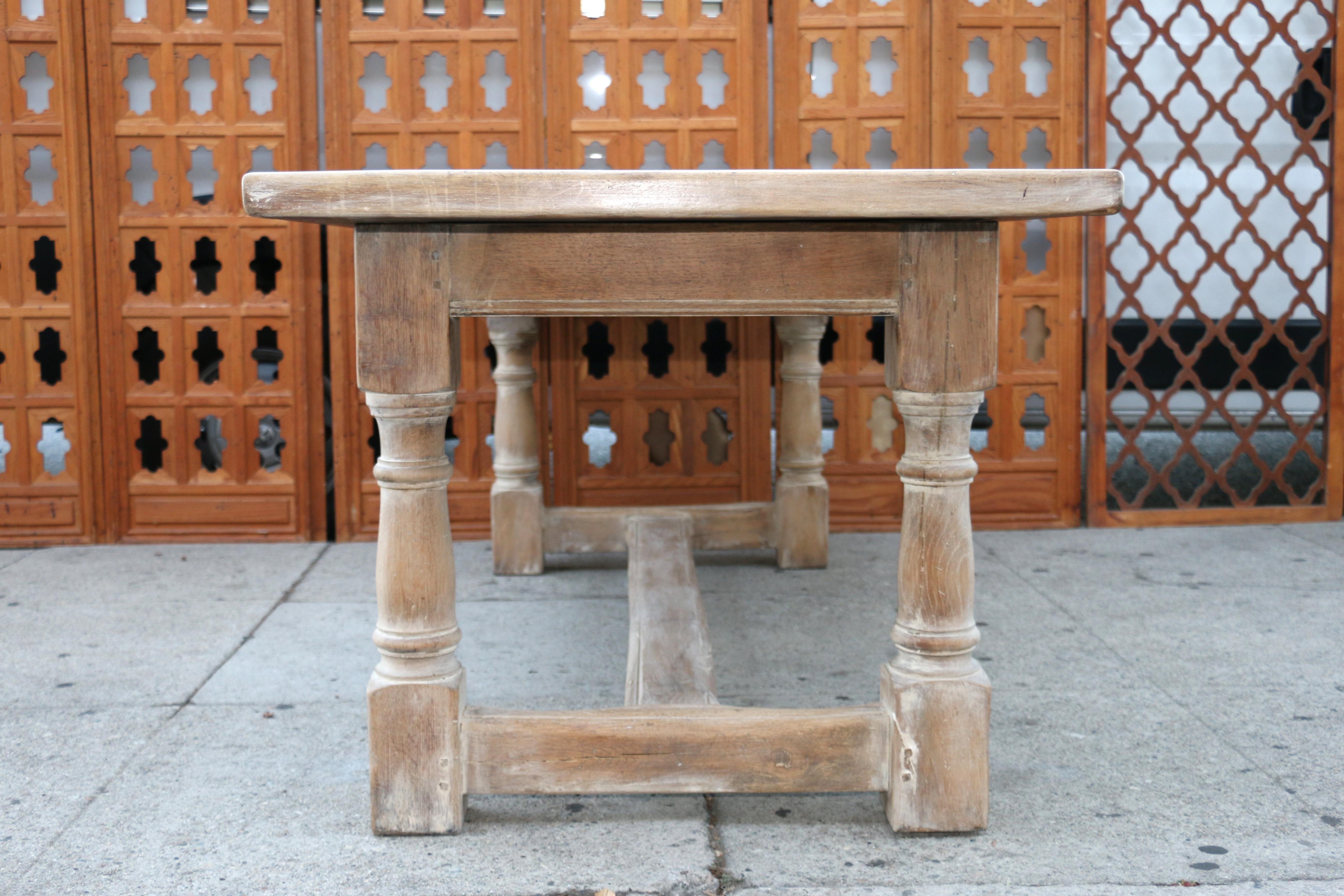 Table de salle à manger de ferme en chêne blanc/blaqué, vers les années 1940 Bon état - En vente à North Hollywood, CA