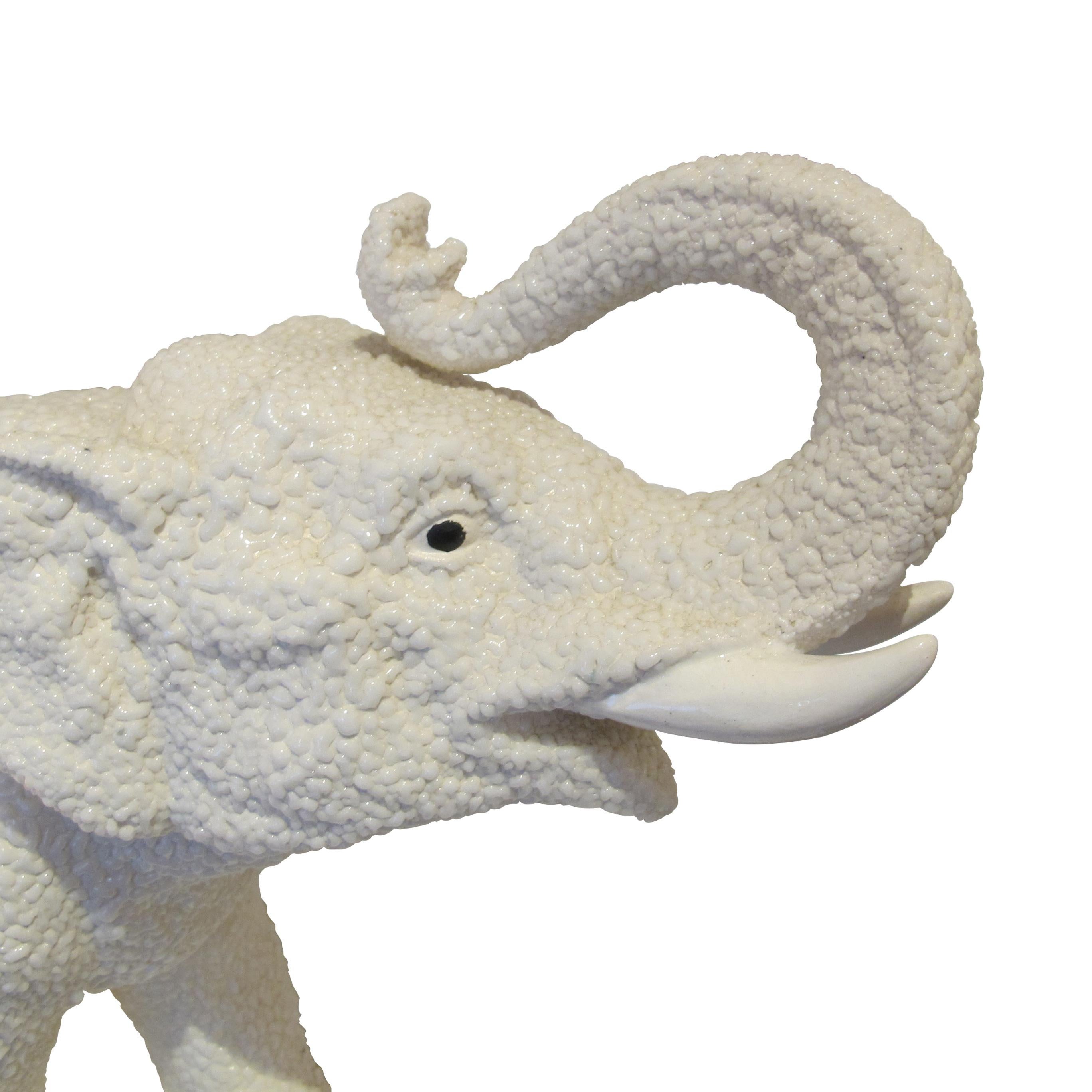 Elefante in ceramica bianca vintage - Sèvres, Francia 1950 In condizioni buone in vendita a London, GB