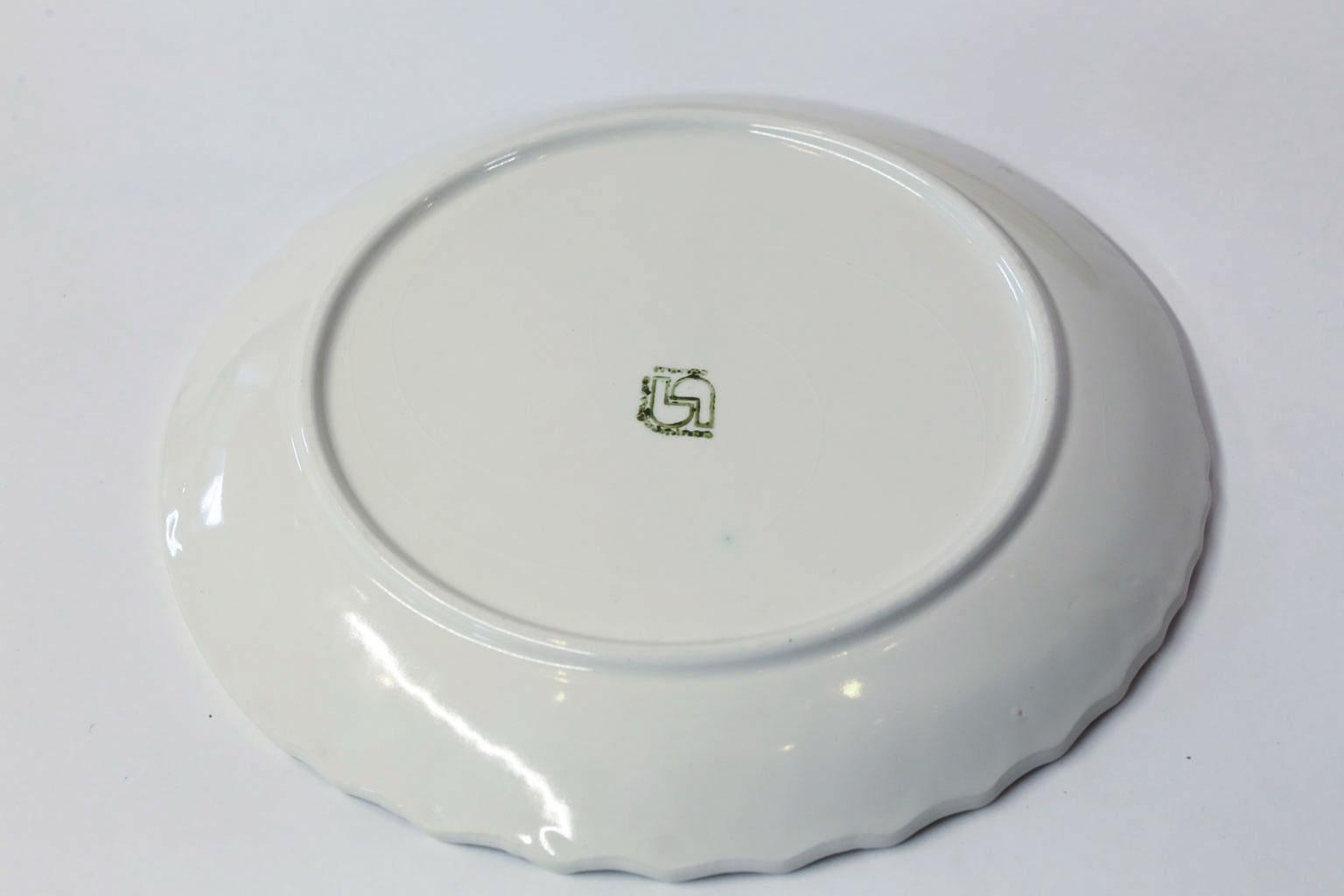 Vintage White Ceramic 'Fish' Plateware In Fair Condition For Sale In Houston, TX