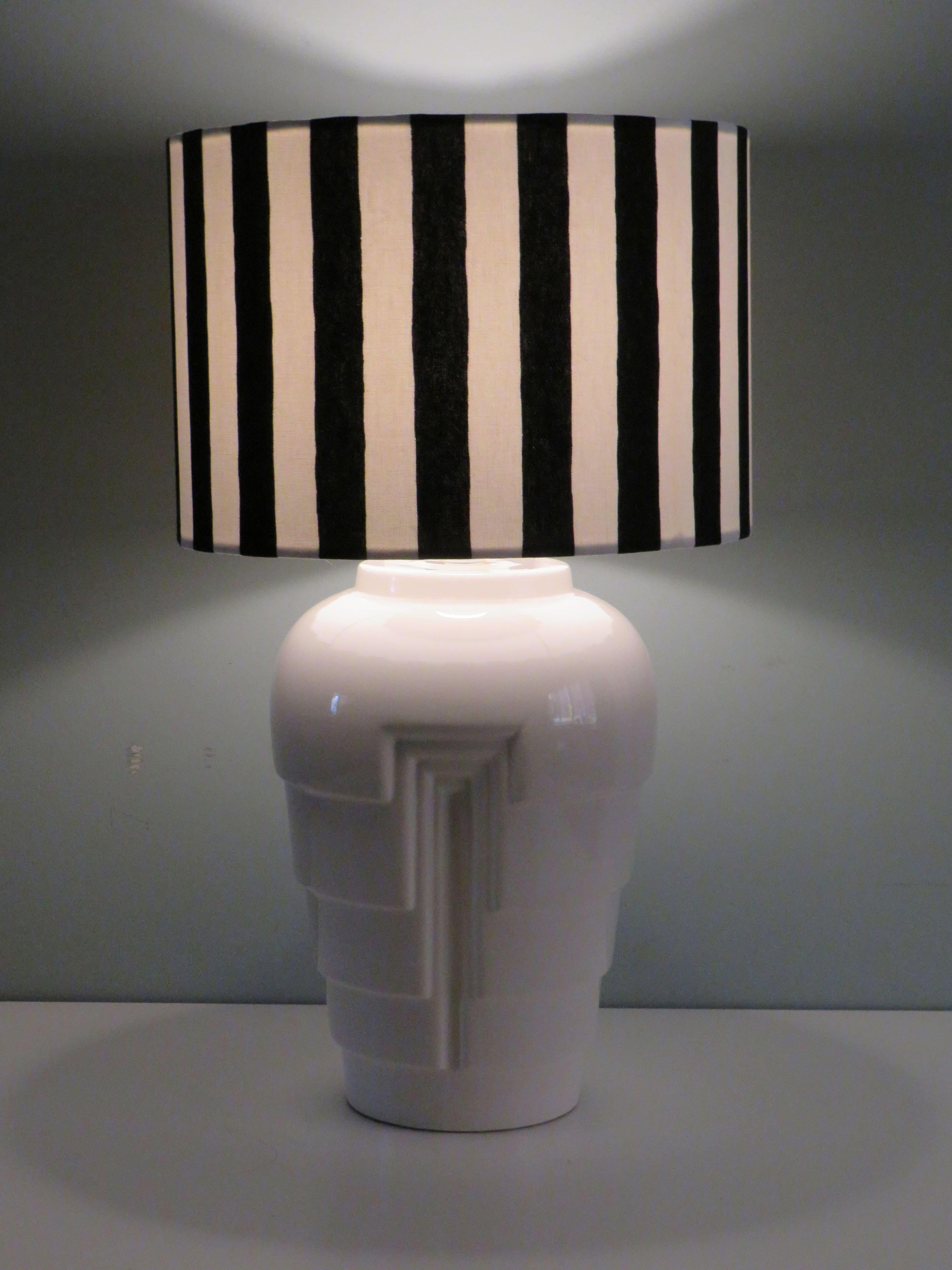 The white glazed lamp base features a skyscraper motif and a black and white striped custom-made lampshade.
The height of the lamp base is 35.5 cm. The maximum diameter is 21 cm.
The lampshade is covered with fabric from Ten Swedish Design, Radio Z