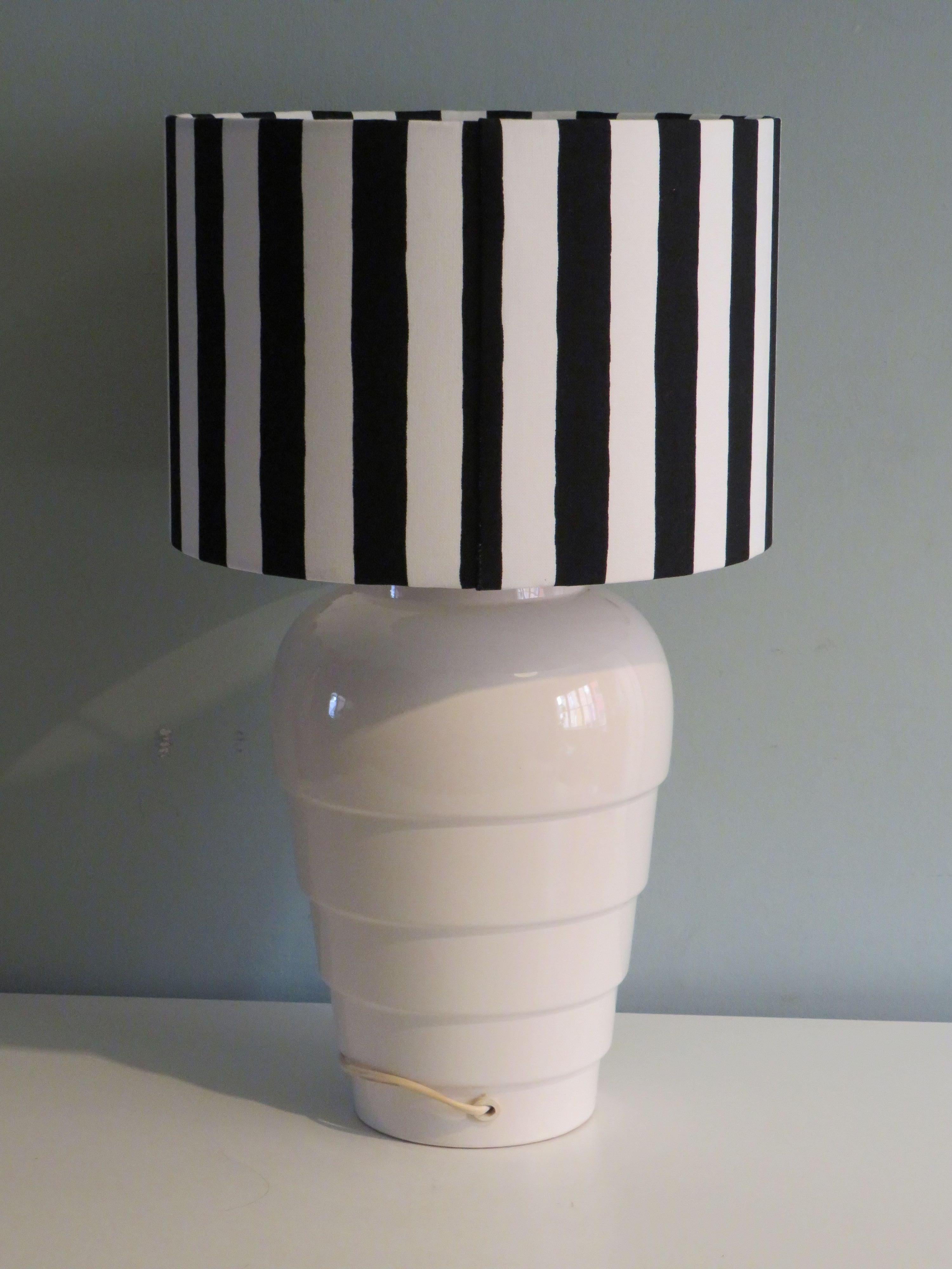 Late 20th Century Vintage white ceramic table lamp, Memphis style with black and white lampshade For Sale