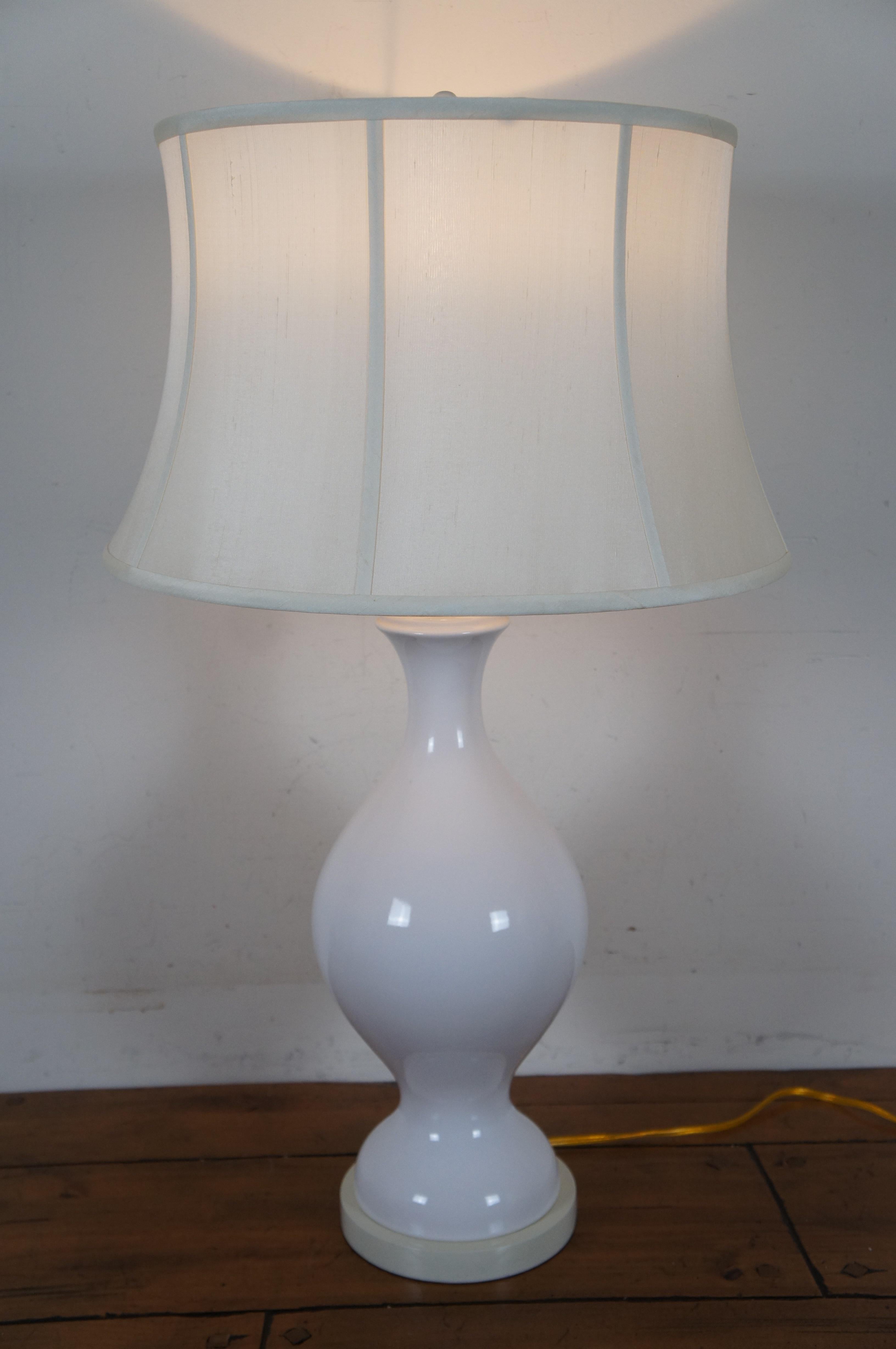 Vintage White Ceramic Urn Vase Shaped Table Lamp & Shade w Wood Base 6