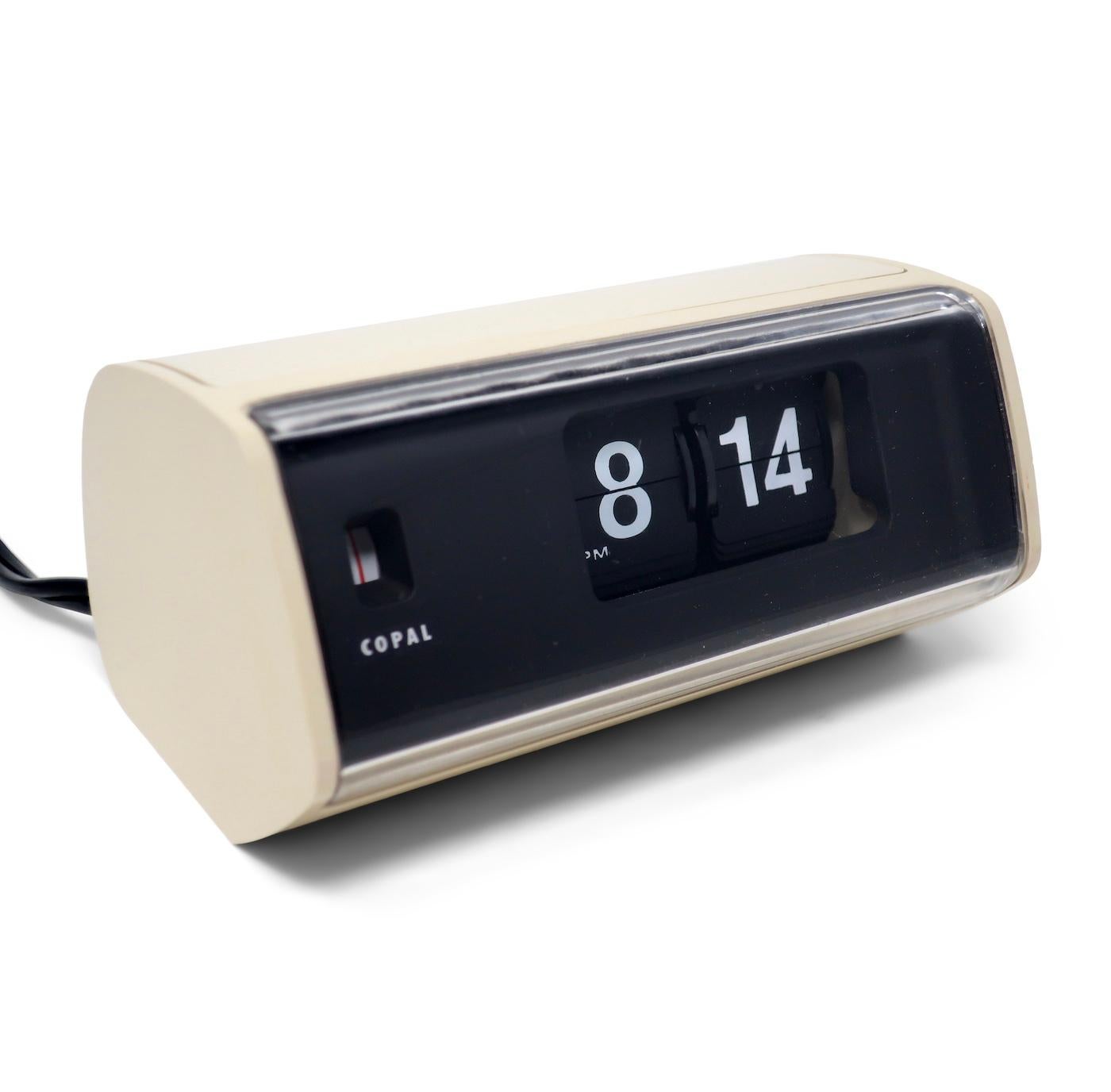 Vintage White Copal Model 222 Flip Clock For Sale 1