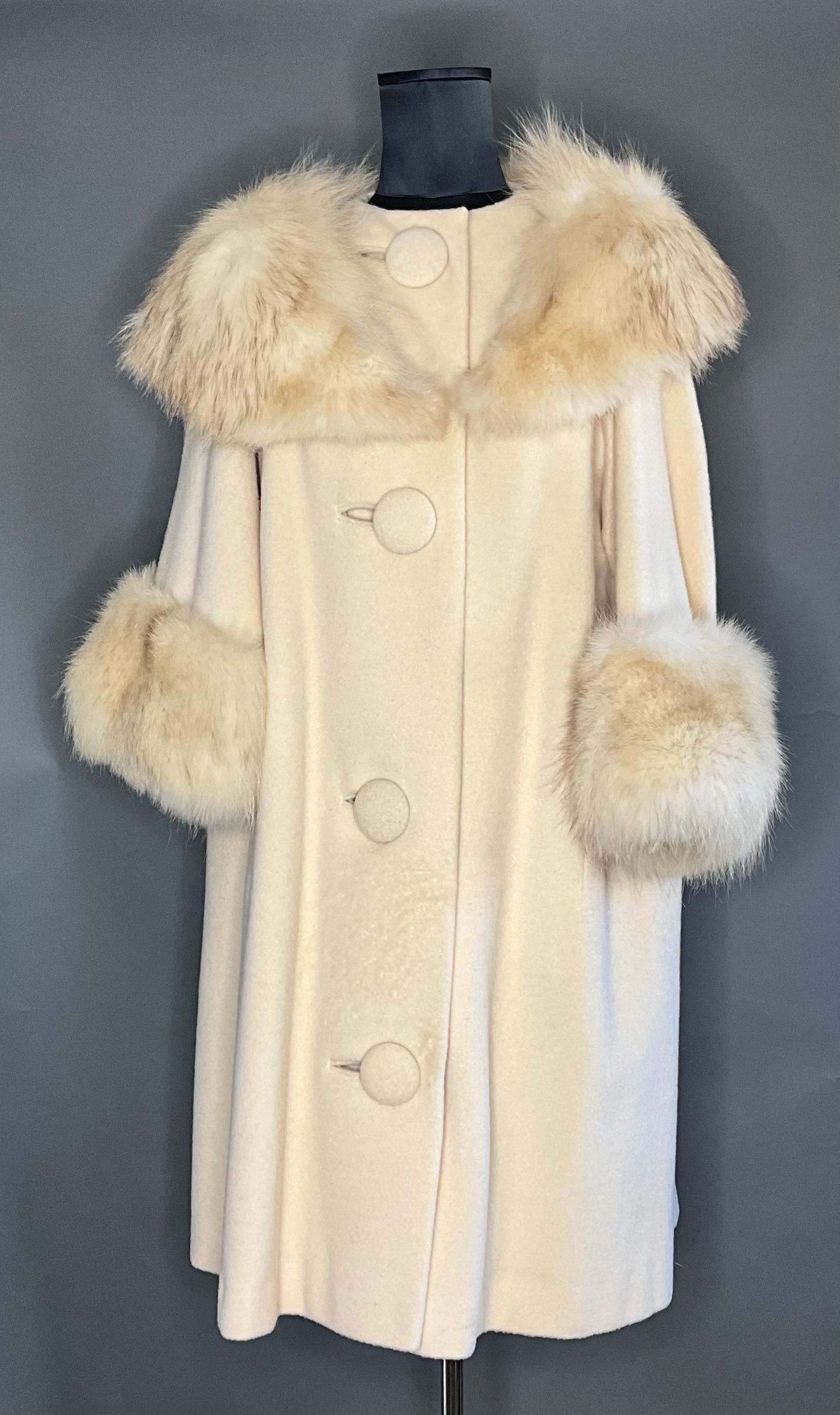 Vintage White Cuddle Coat with Fur Detail In Good Condition For Sale In Lake Worth Beach, FL