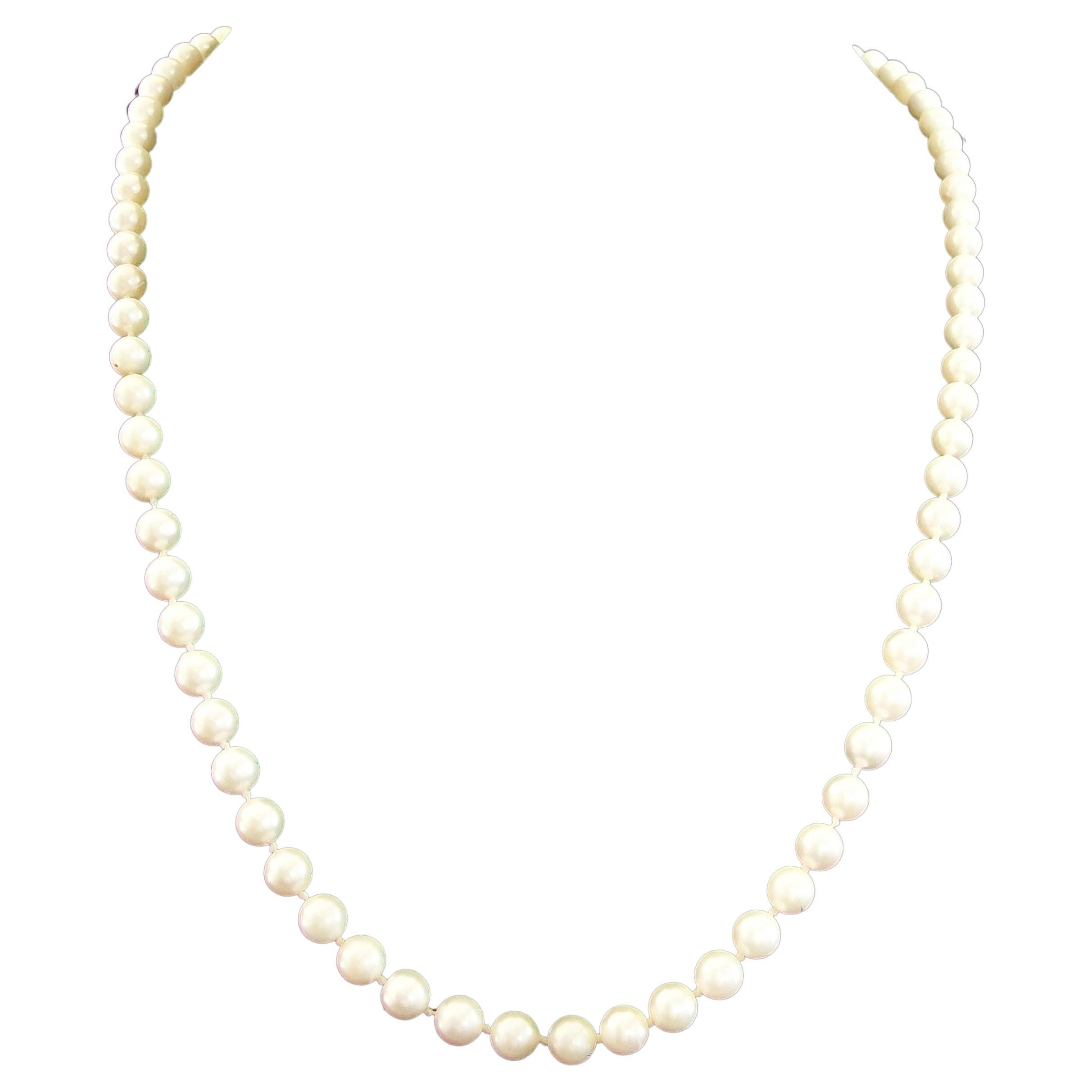 Collier de perles de culture blanches vintage, fermoir en or 14 carats, c. 1980