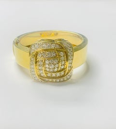 Vintage White Diamond and Gold Bracelet In 18 Karat Gold.