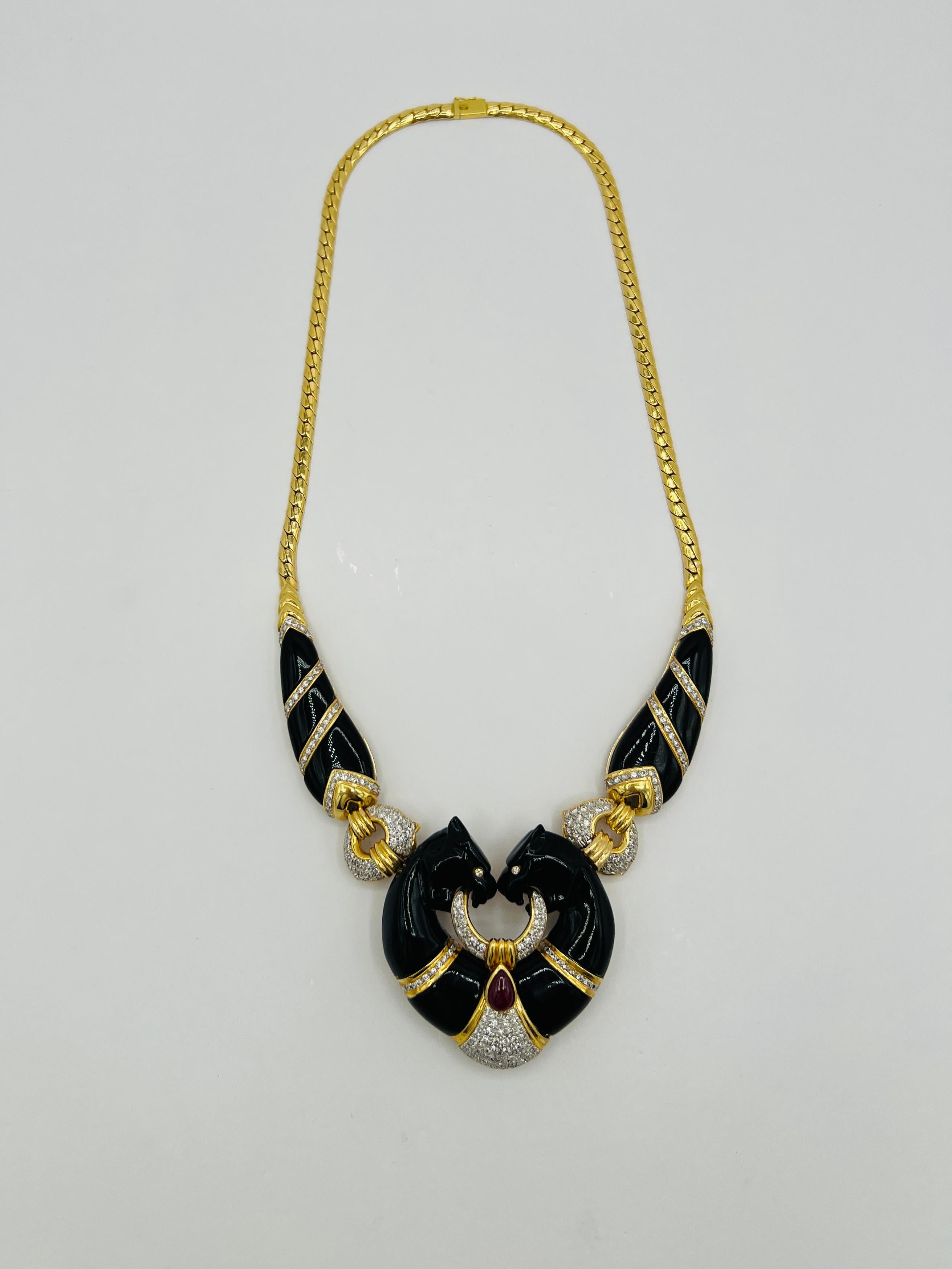 Vintage White Diamond and Onyx Panther Necklace in 18K Yellow Gold In Excellent Condition In Los Angeles, CA