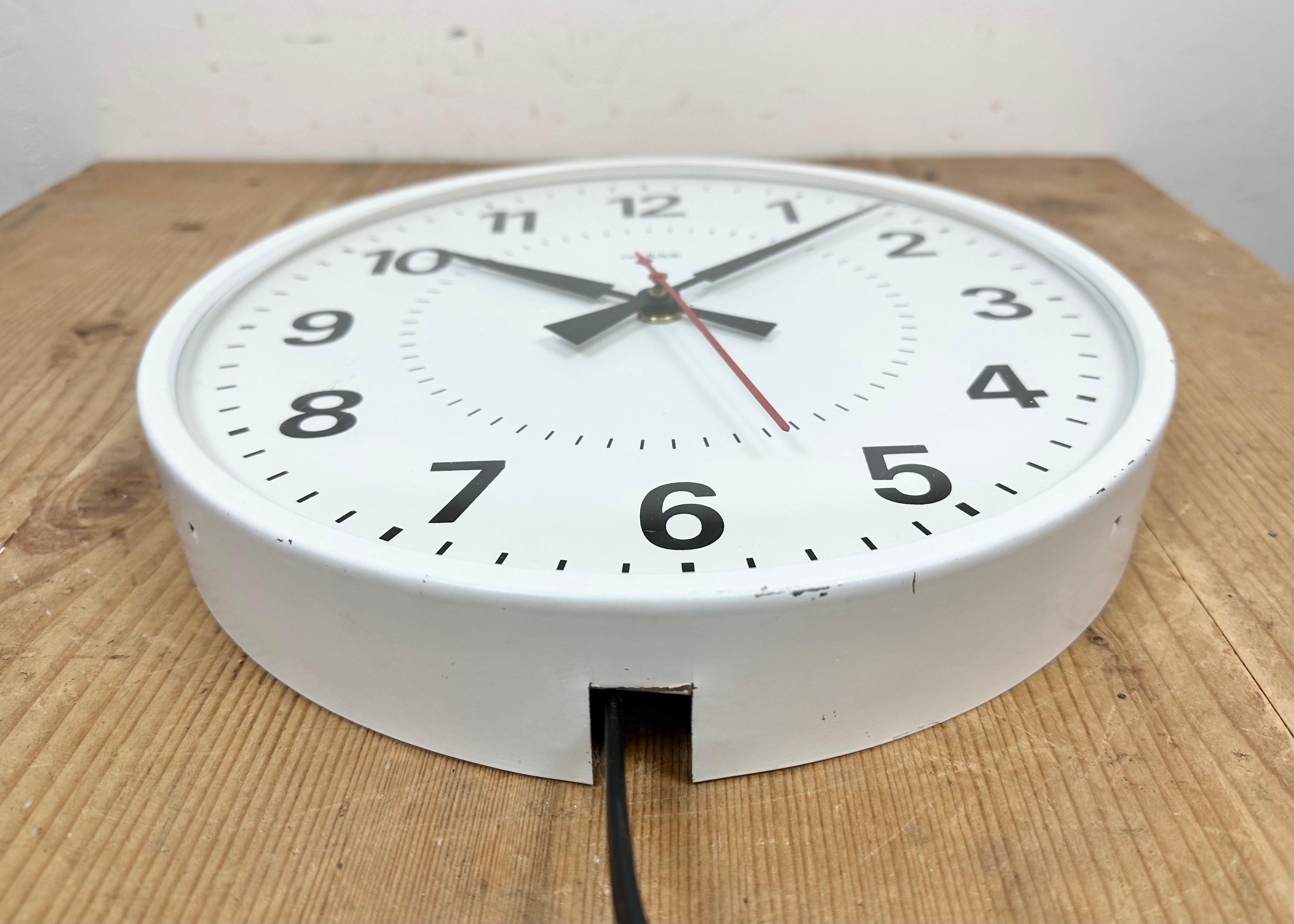 Vintage White Electric Station Wall Clock from Nedklok, 1970s For Sale 3
